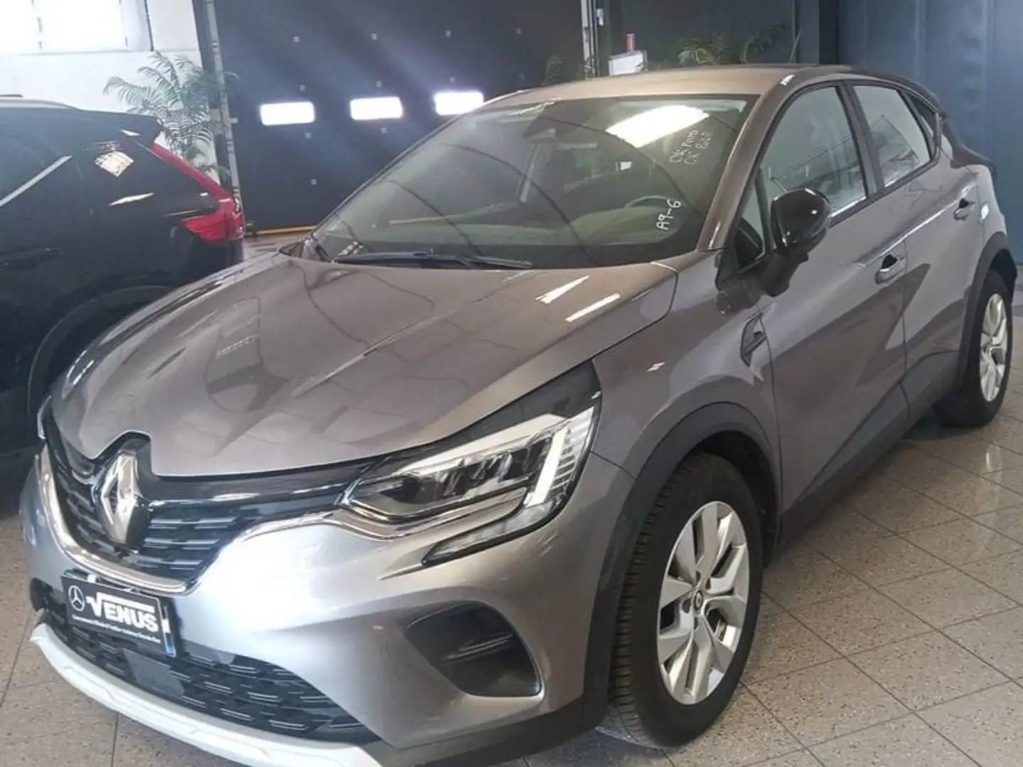 Renault Captur TCe 12V 90 CV Business Grigio - 2
