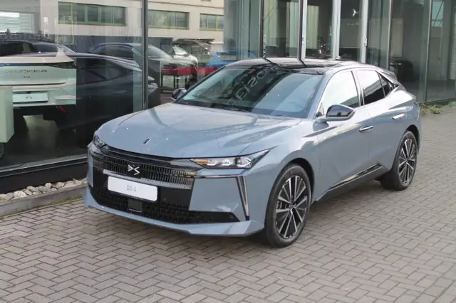 DS Automobiles N°4