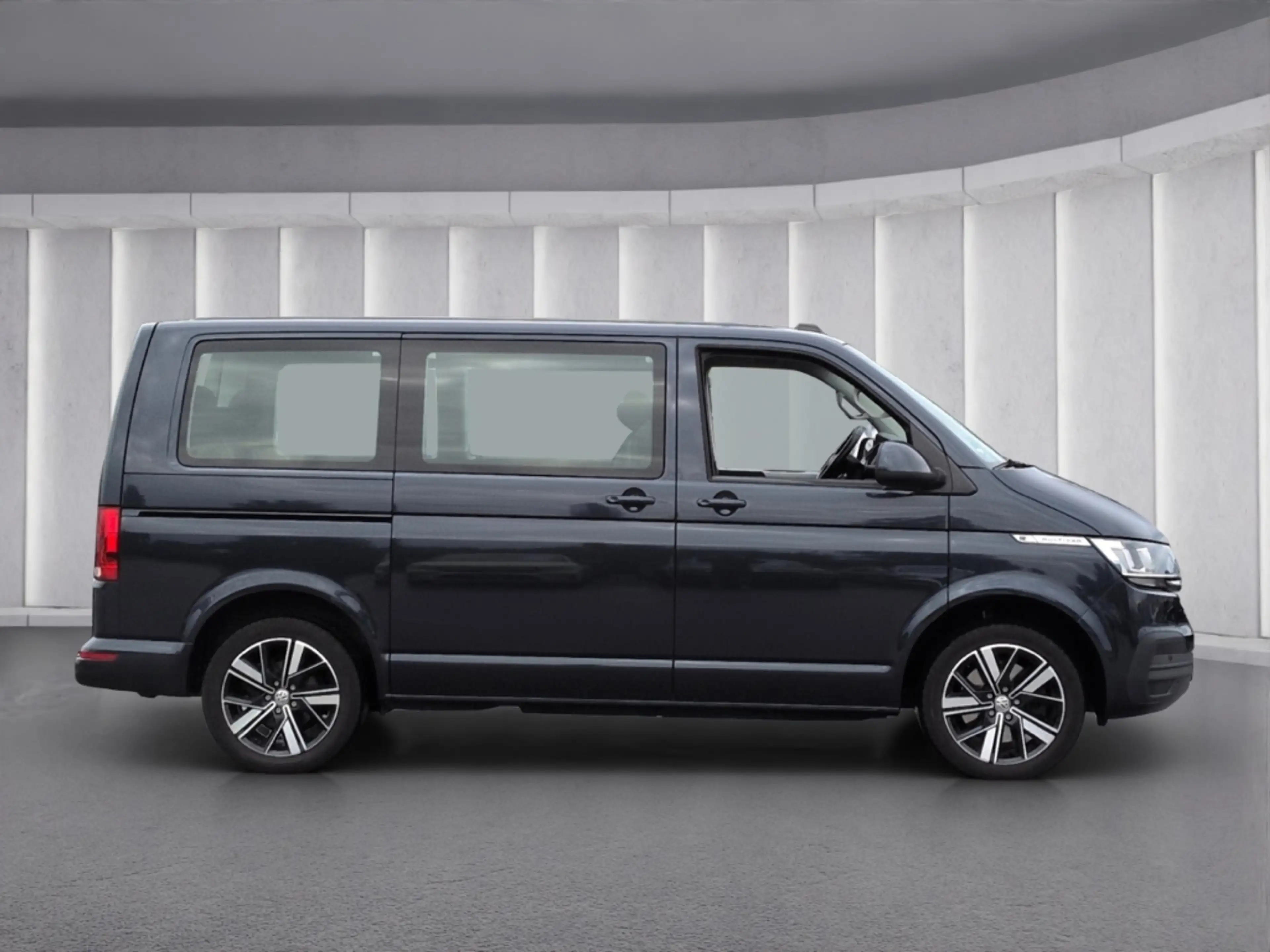 Volkswagen T6.1 Multivan 4Mot 204PS*StandHzg AHK ACC R-Kam — photo 3
