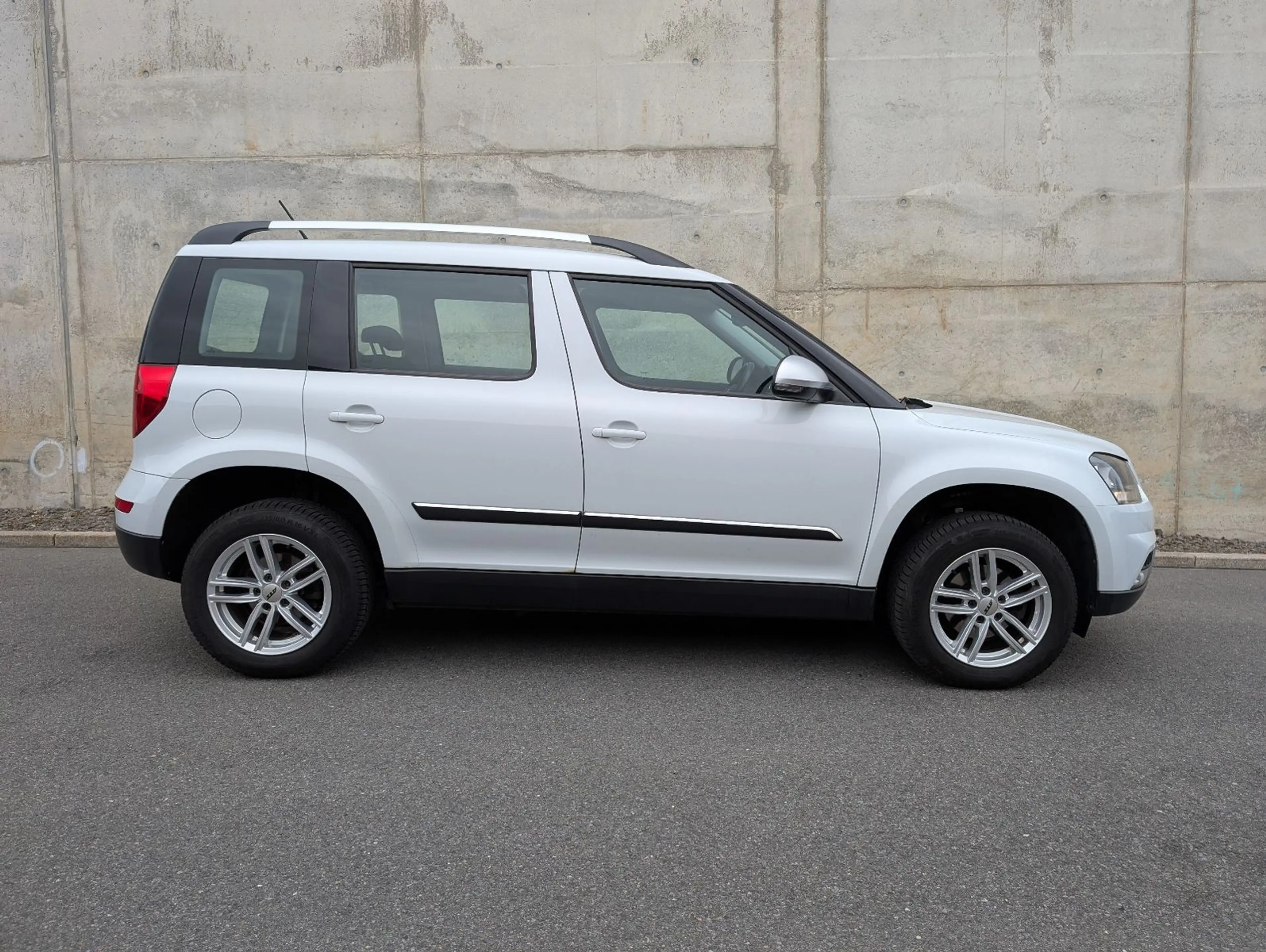 Skoda Yeti 1.4 TSI Sondermod. Outdoor Benzin SUV AHK — photo 5