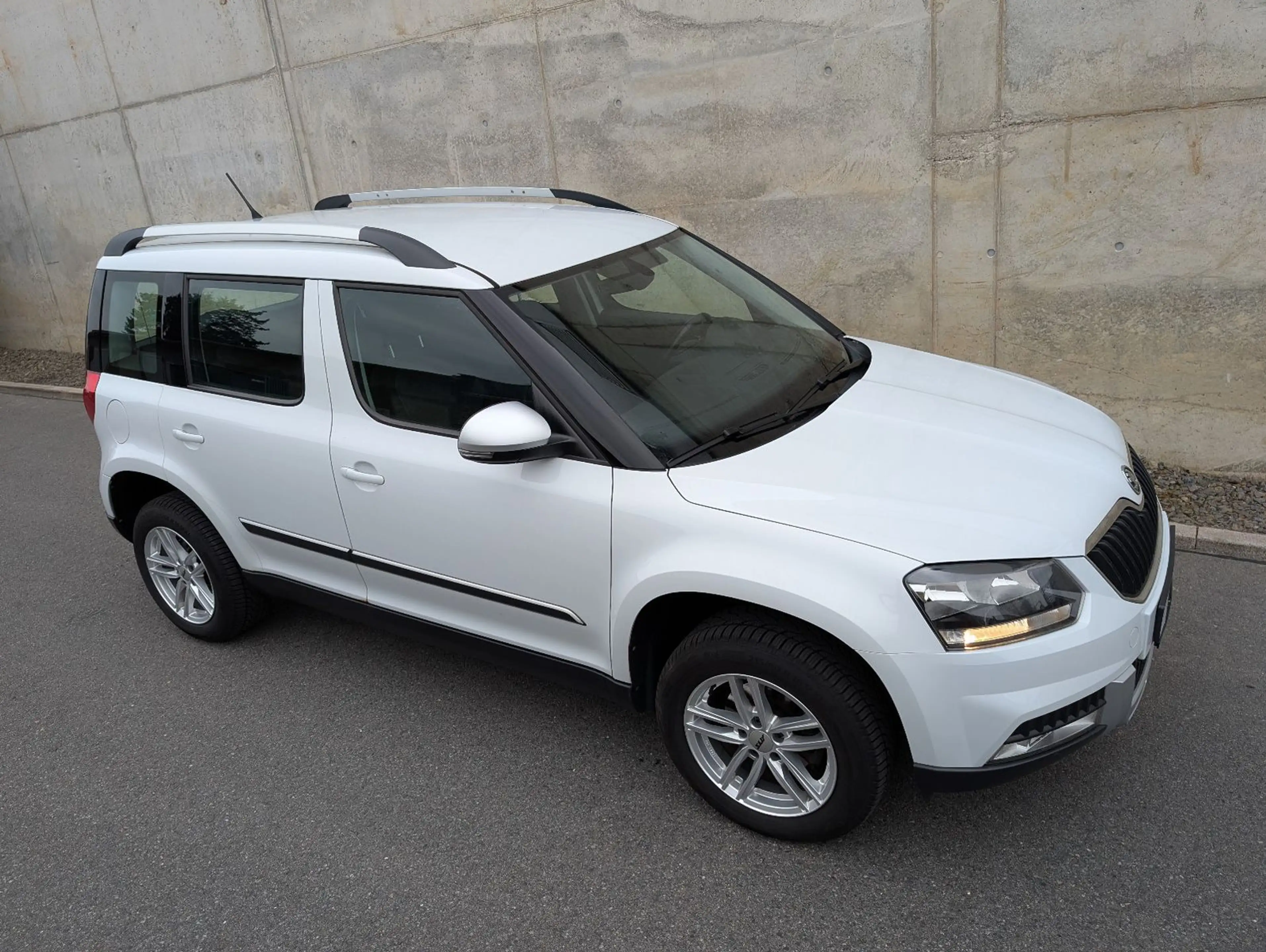 Skoda Yeti 1.4 TSI Sondermod. Outdoor Benzin SUV AHK — photo 7