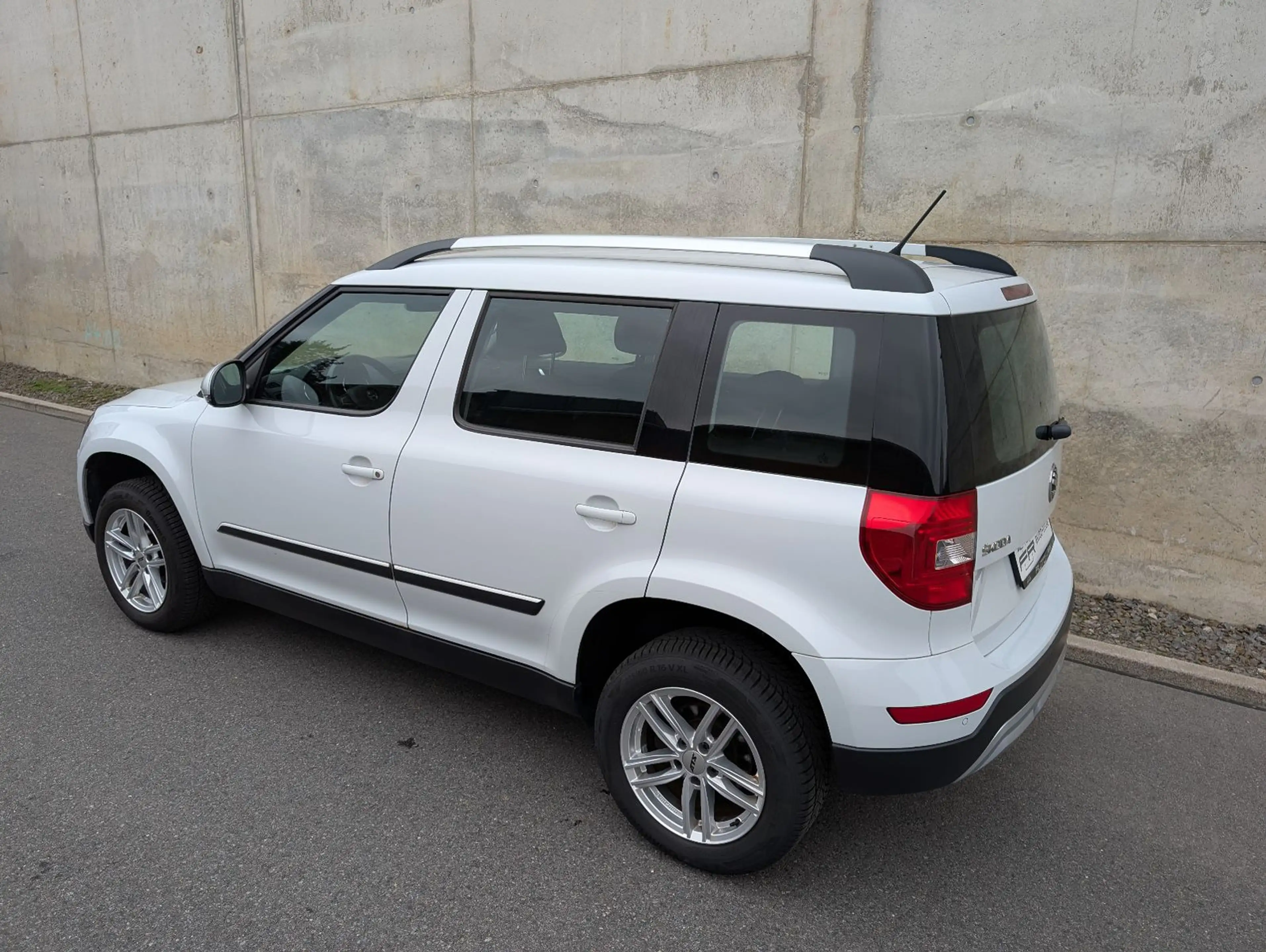 Skoda Yeti 1.4 TSI Sondermod. Outdoor Benzin SUV AHK — photo 12
