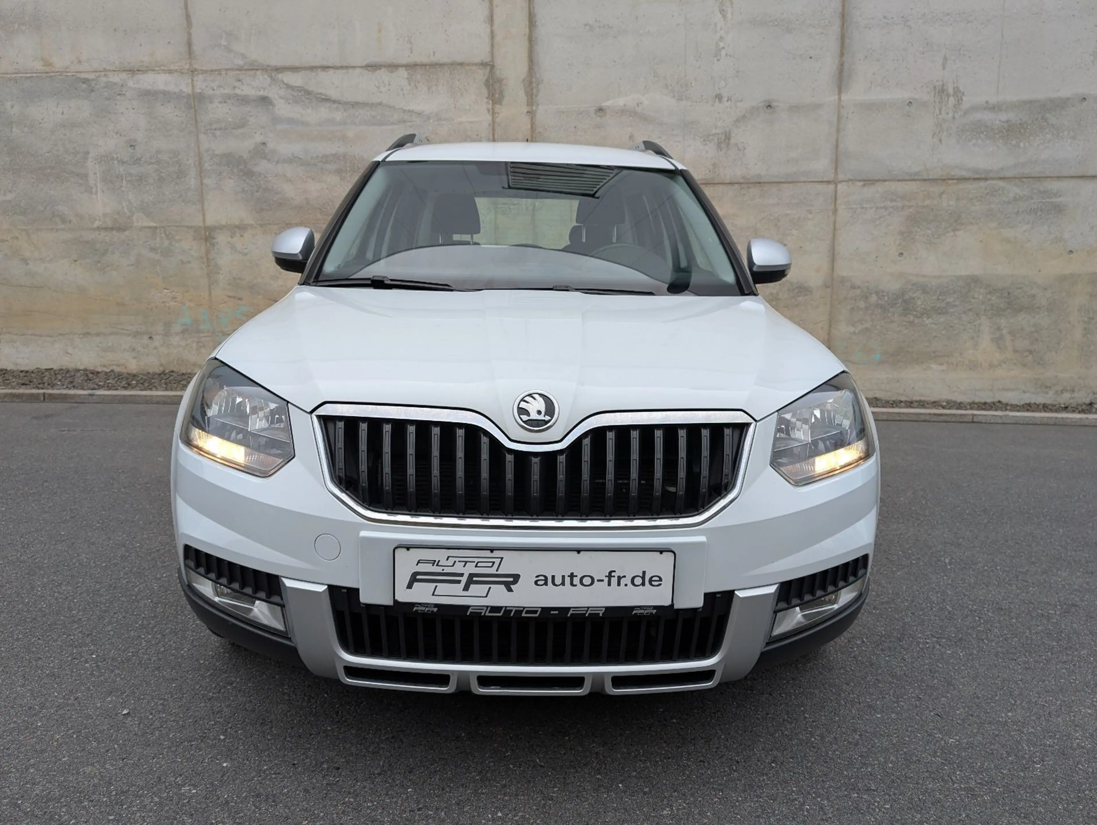 Skoda Yeti 1.4 TSI Sondermod. Outdoor Benzin SUV AHK — photo 2