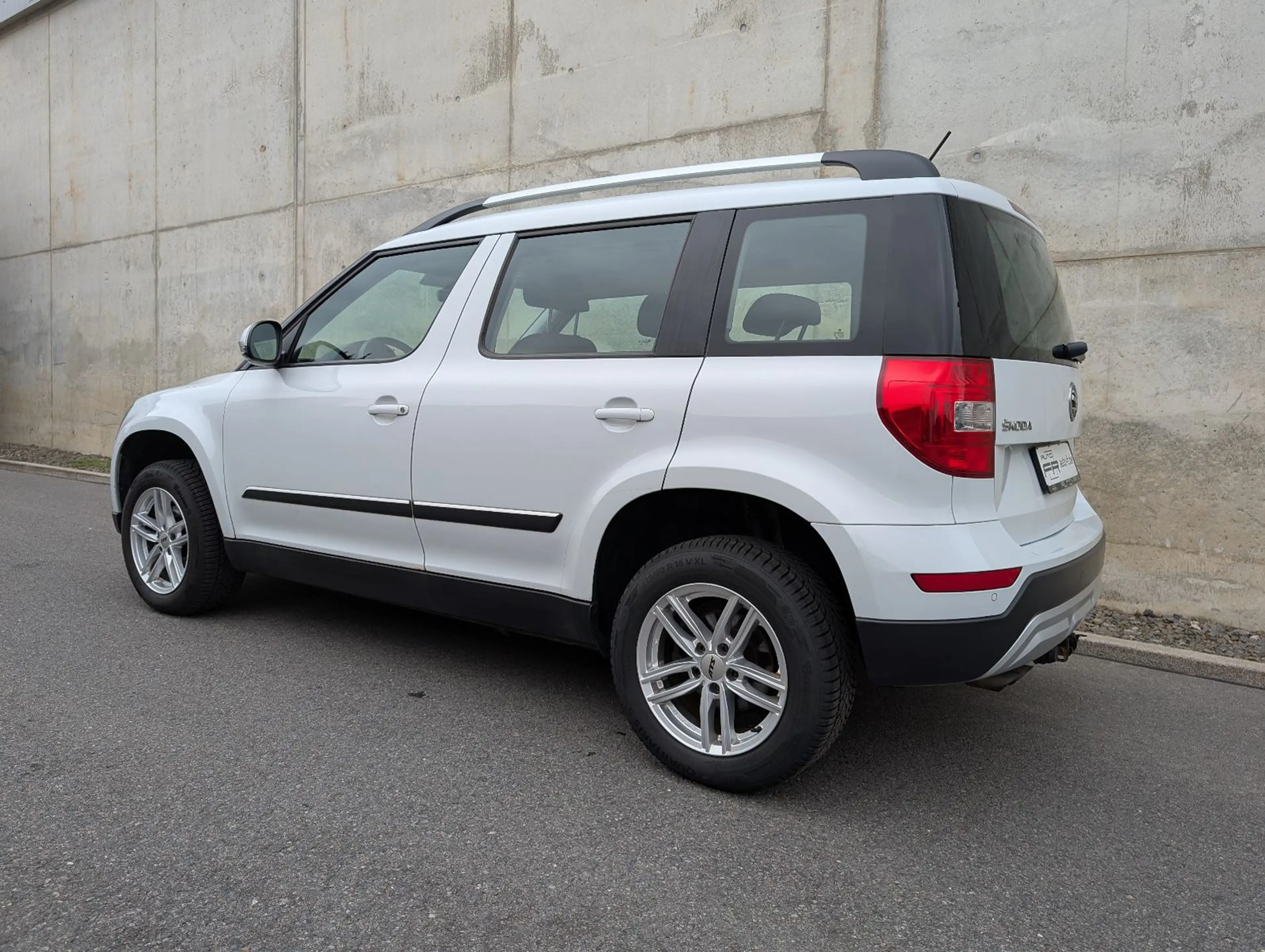 Skoda Yeti 1.4 TSI Sondermod. Outdoor Benzin SUV AHK — photo 11