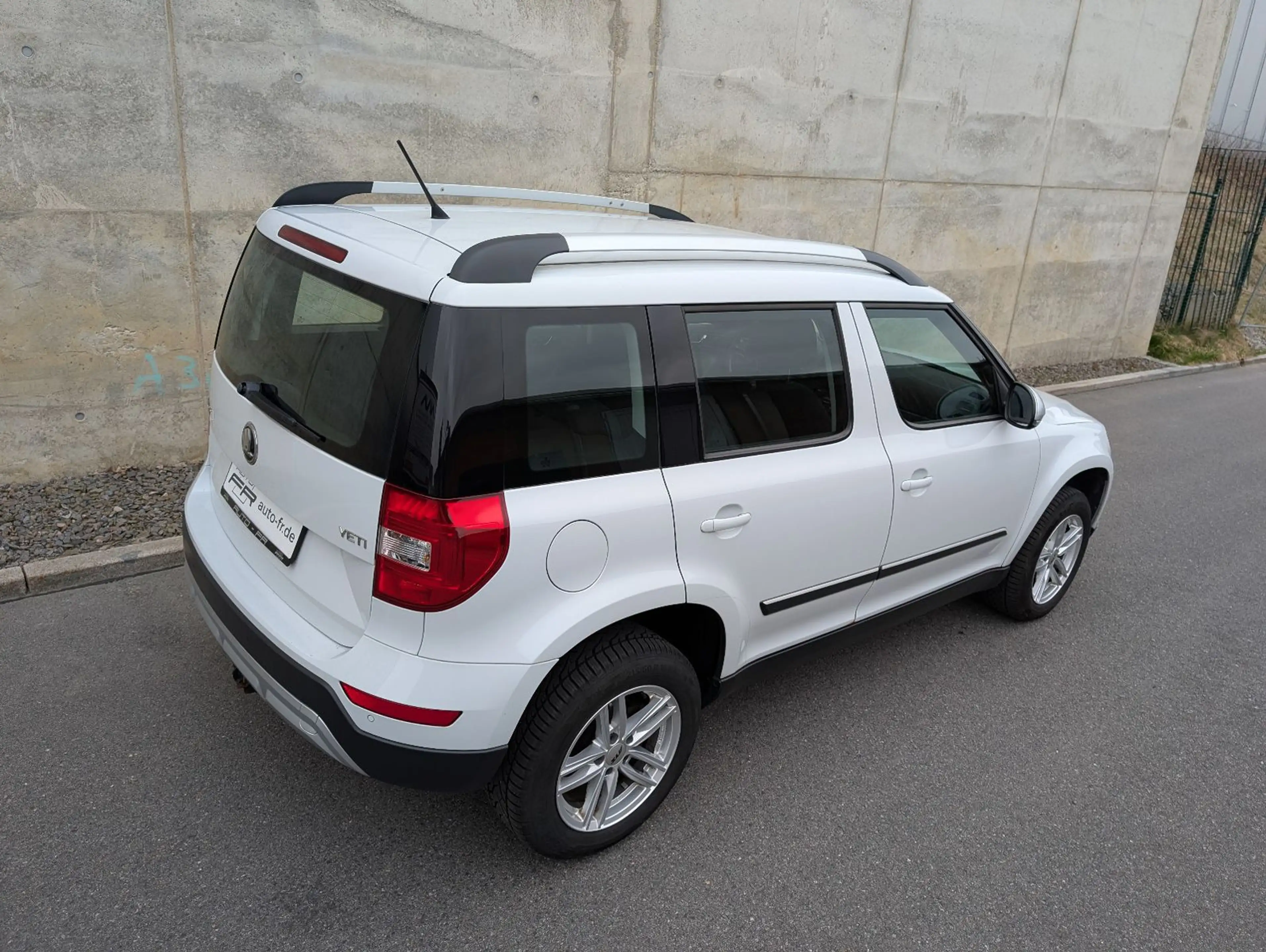 Skoda Yeti 1.4 TSI Sondermod. Outdoor Benzin SUV AHK — photo 9
