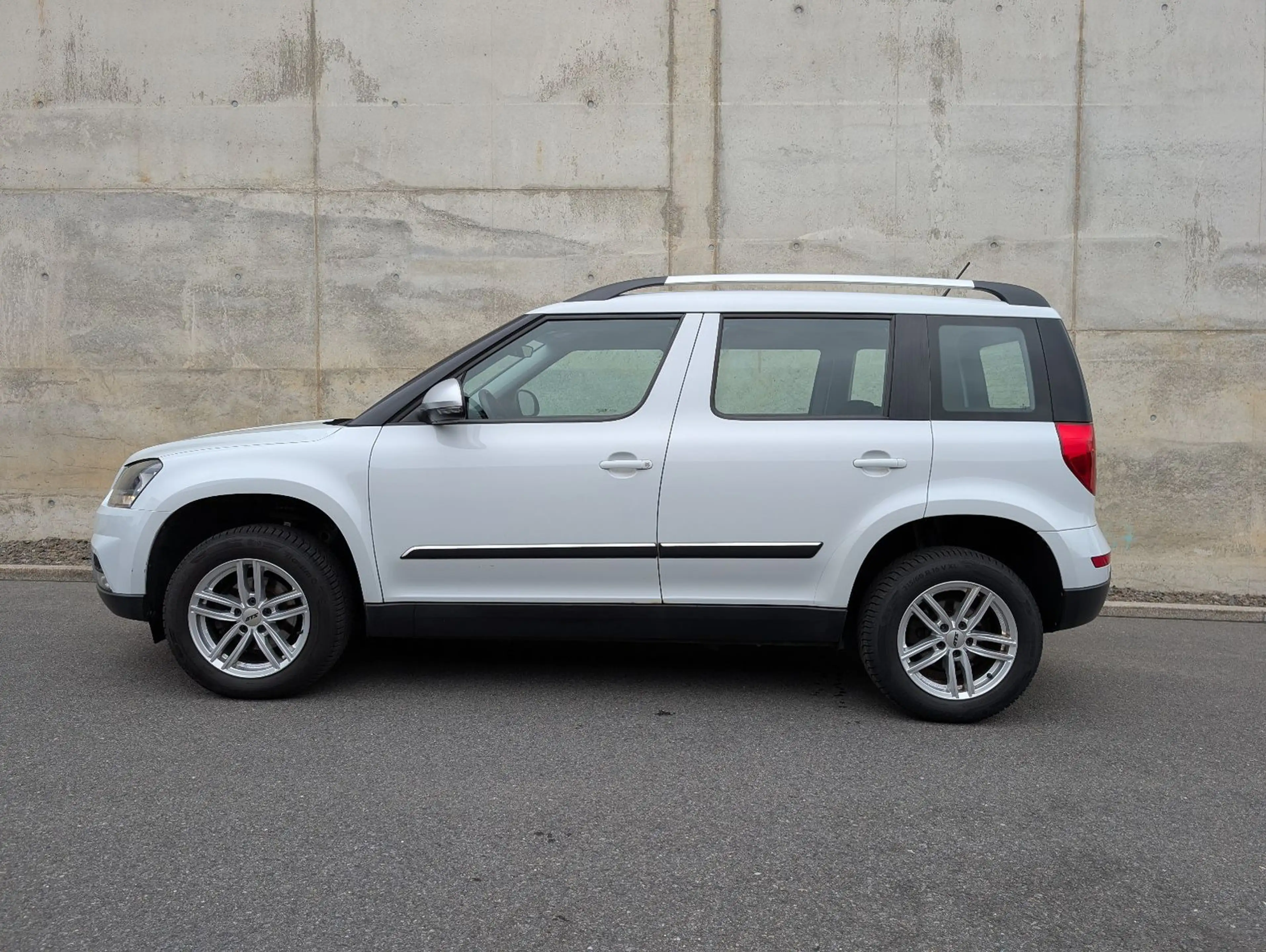 Skoda Yeti 1.4 TSI Sondermod. Outdoor Benzin SUV AHK — photo 10