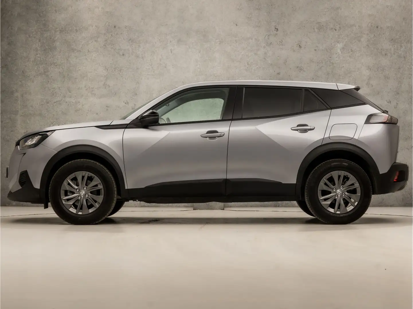 Peugeot 2008 1.2 PureTech Allure Sport Automaat (APPLE CARPLAY, Grijs - 2