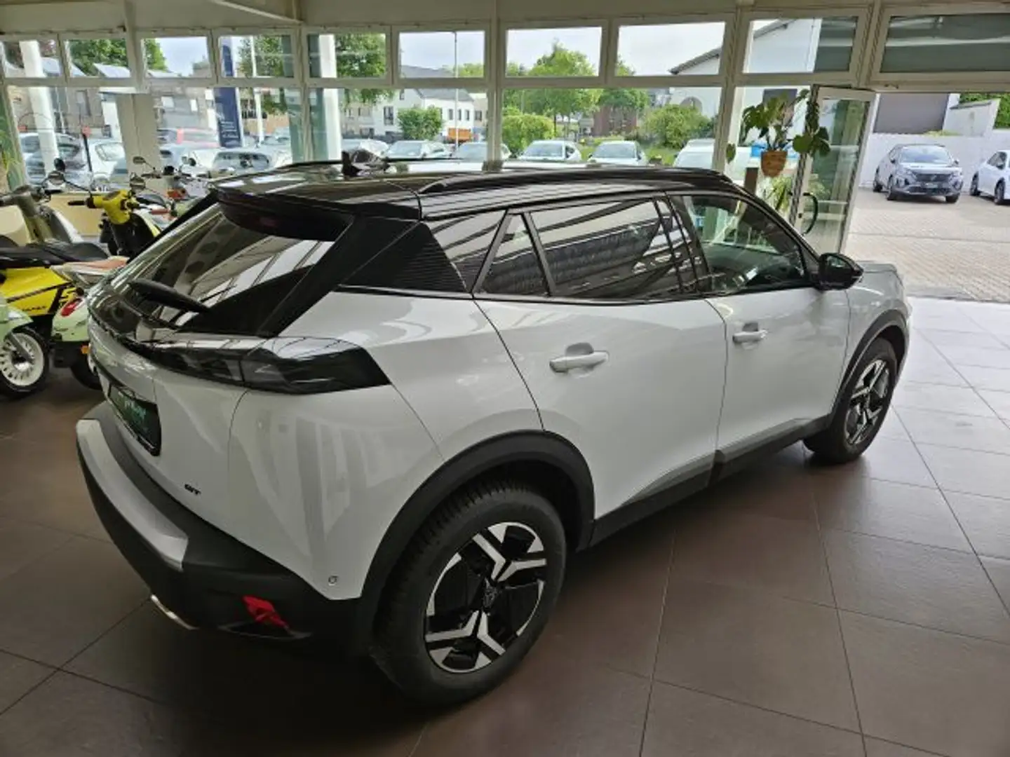 Peugeot 2008 PureTech 130 EAT8 GT Sicht Navi ACC Blanc - 2