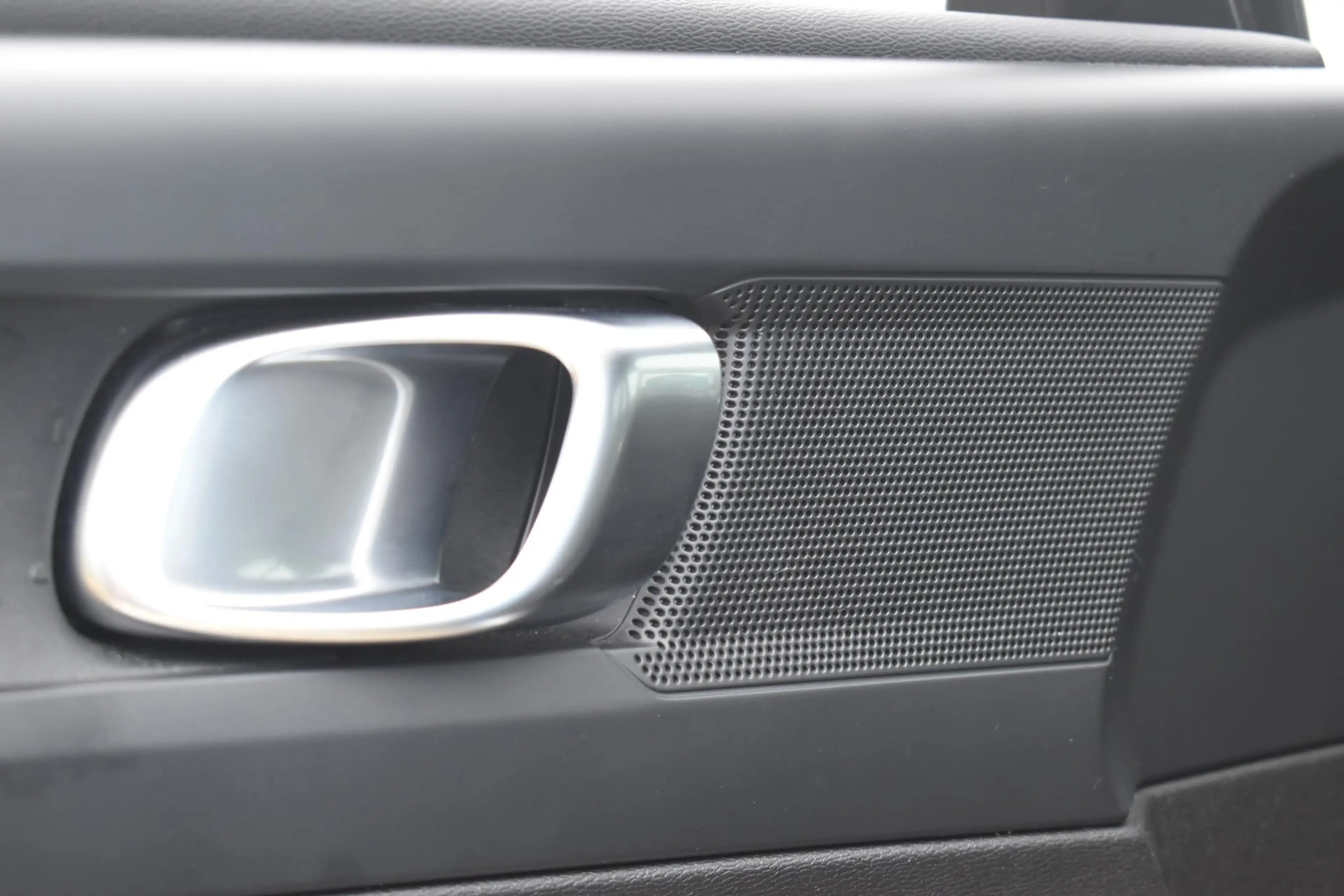 Volvo EX40 Single Motor Extended Range Plus 82 kWh / Adaptive — photo 41