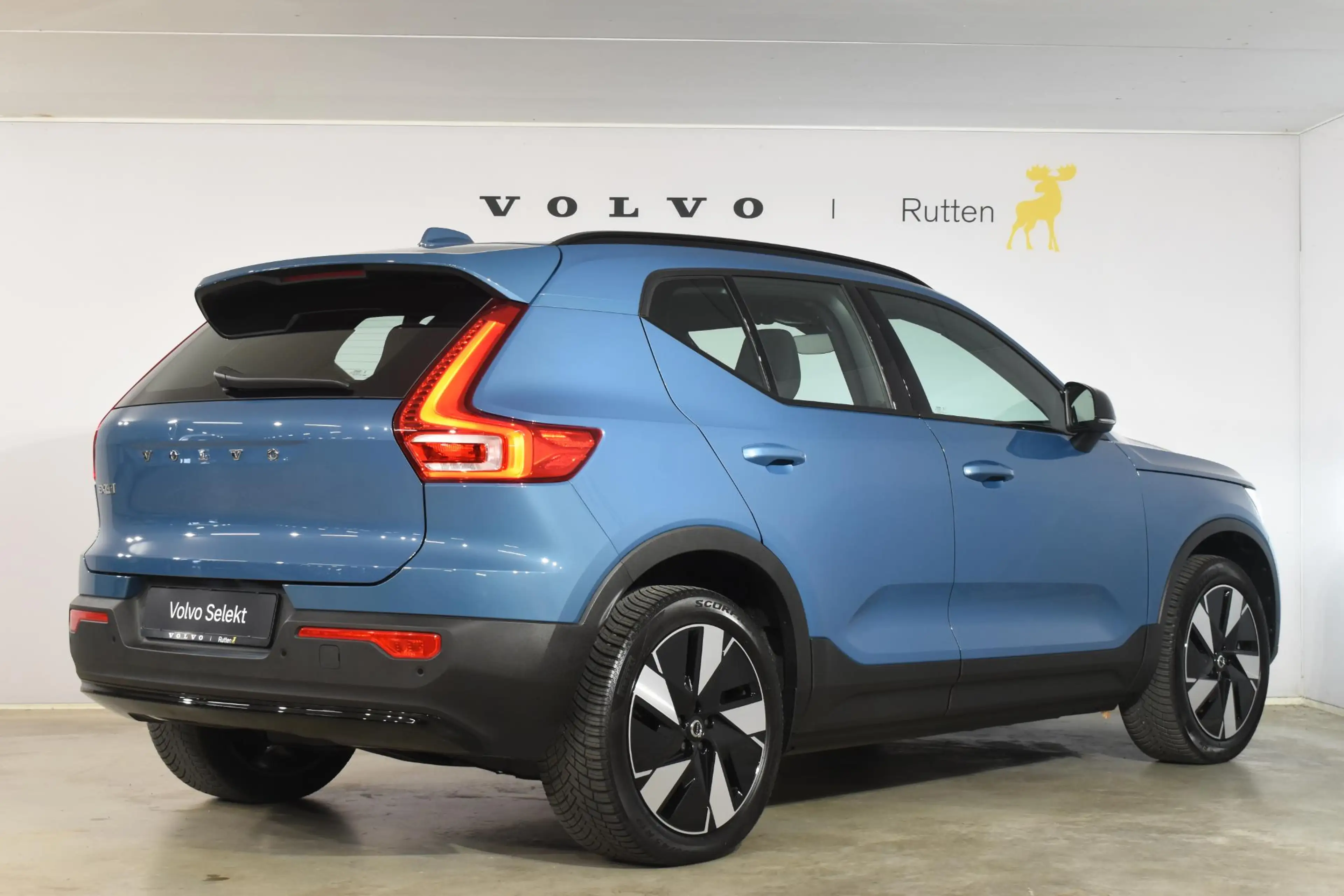 Volvo EX40 Single Motor Extended Range Plus 82 kWh / Adaptive — photo 3