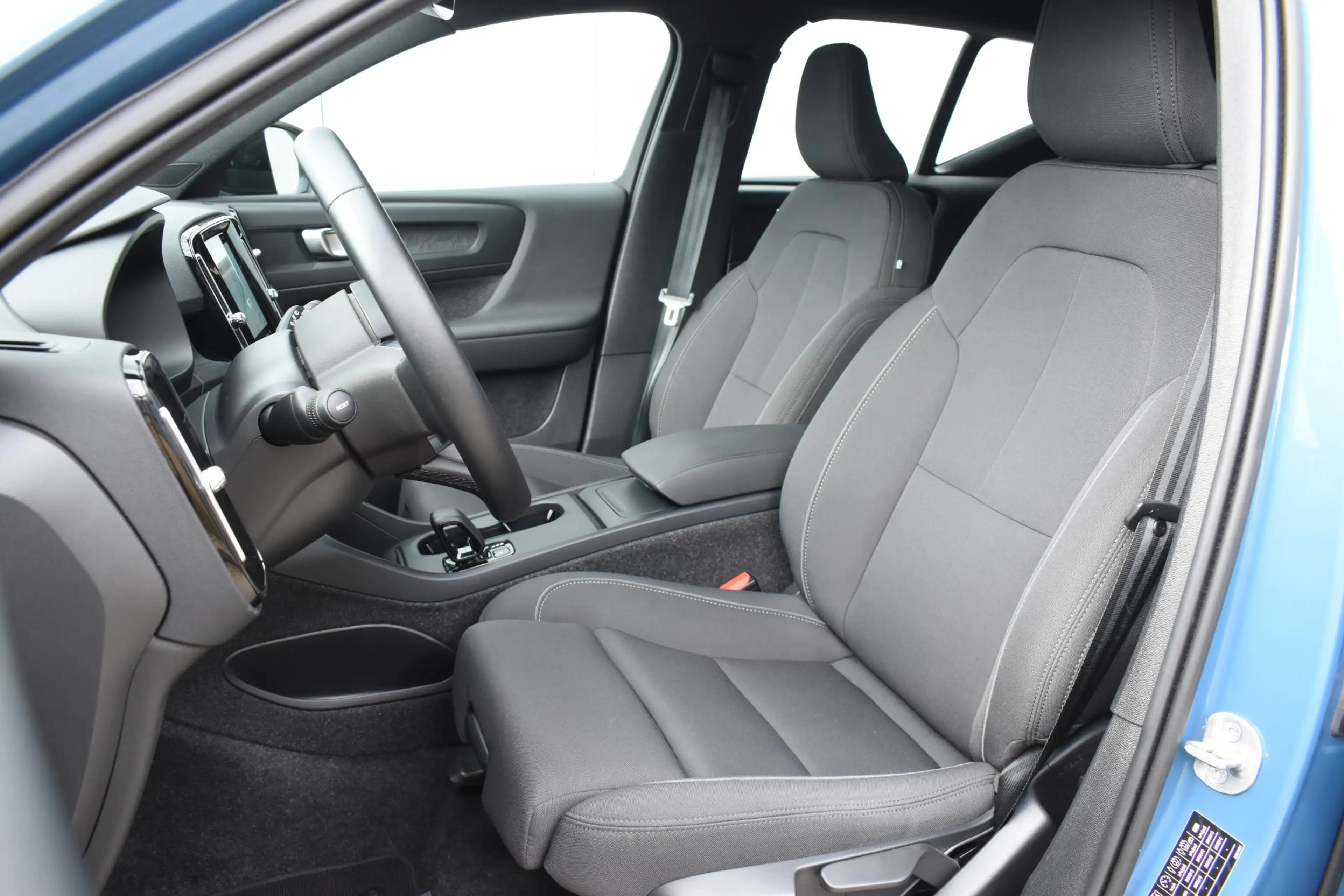 Volvo EX40 Single Motor Extended Range Plus 82 kWh / Adaptive — photo 12