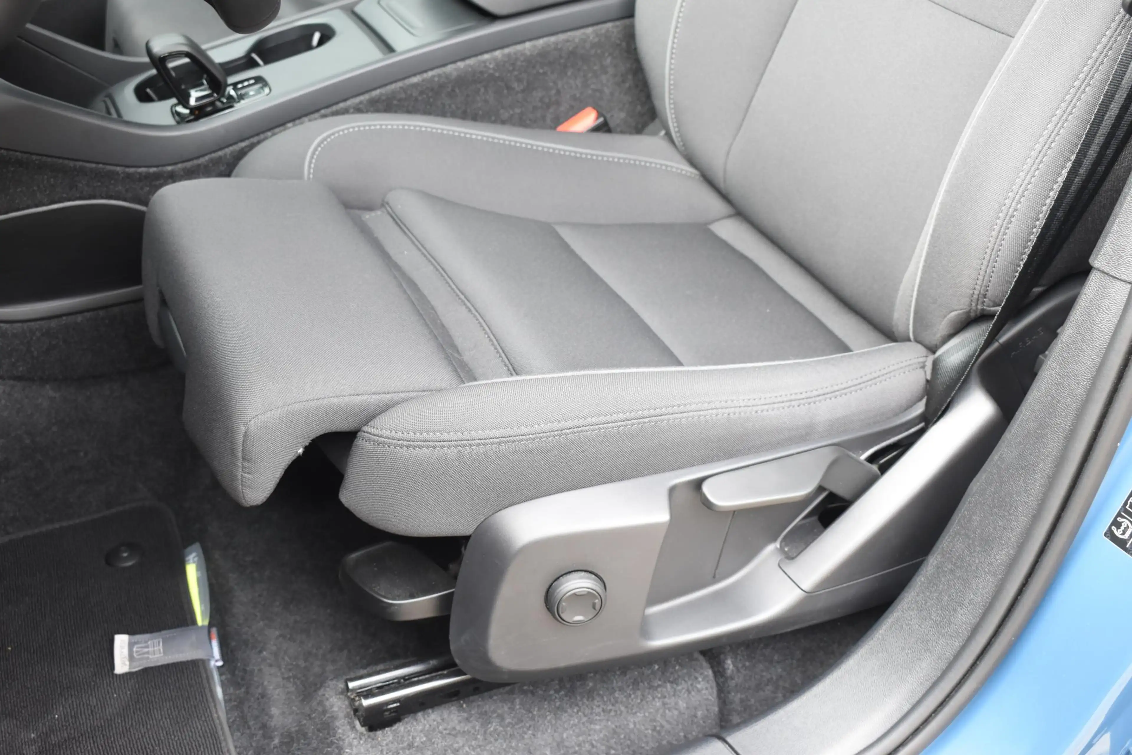 Volvo EX40 Single Motor Extended Range Plus 82 kWh / Adaptive — photo 14