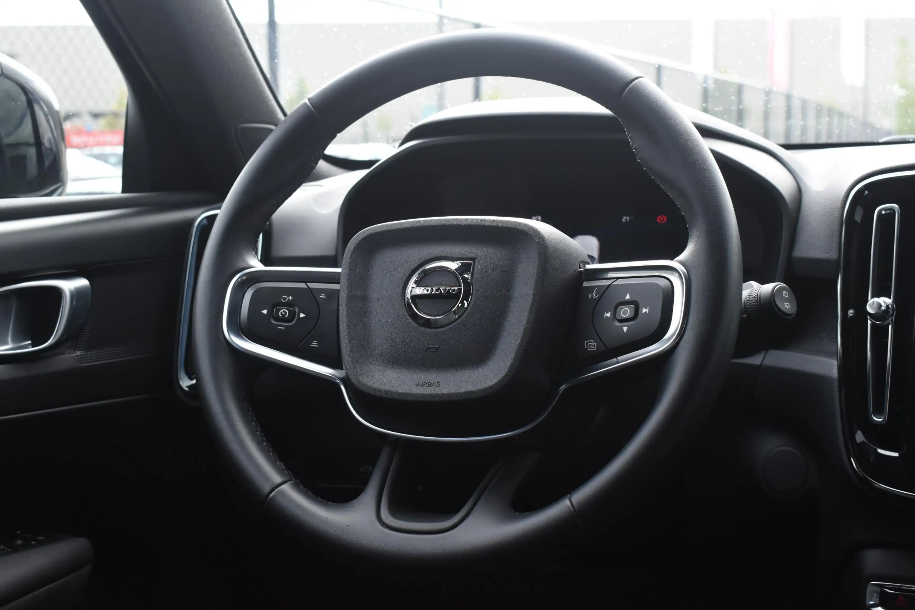 Volvo EX40 Single Motor Extended Range Plus 82 kWh / Adaptive — photo 15