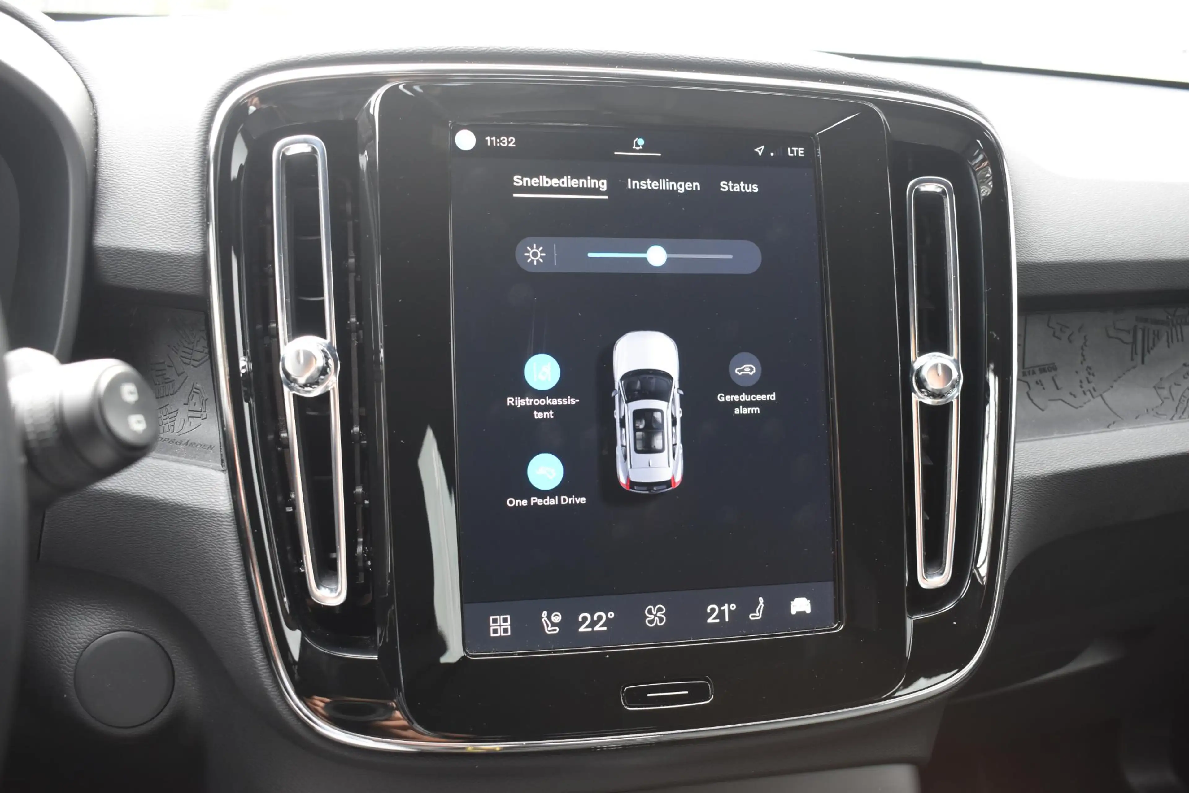 Volvo EX40 Single Motor Extended Range Plus 82 kWh / Adaptive — photo 31