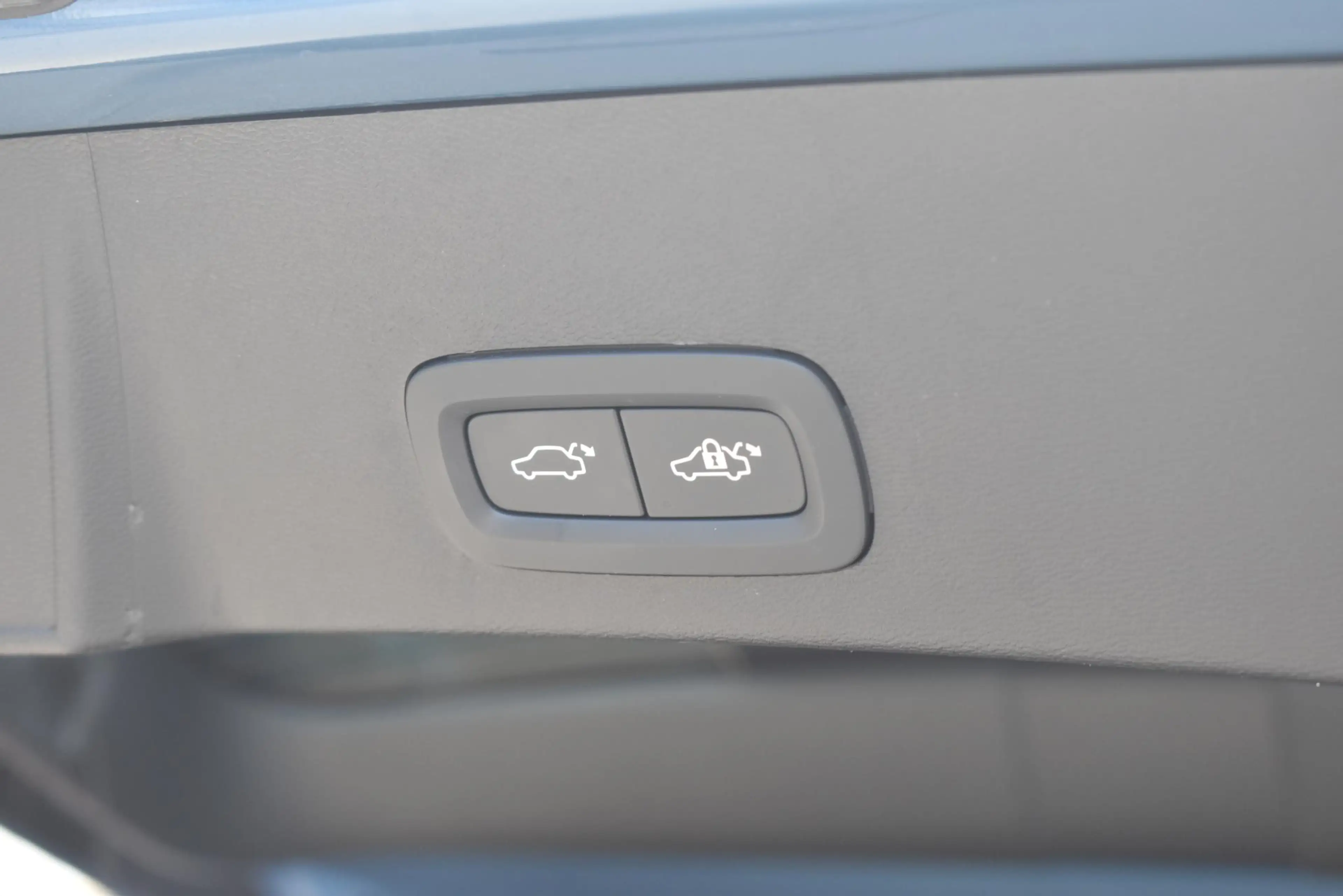 Volvo EX40 Single Motor Extended Range Plus 82 kWh / Adaptive — photo 26