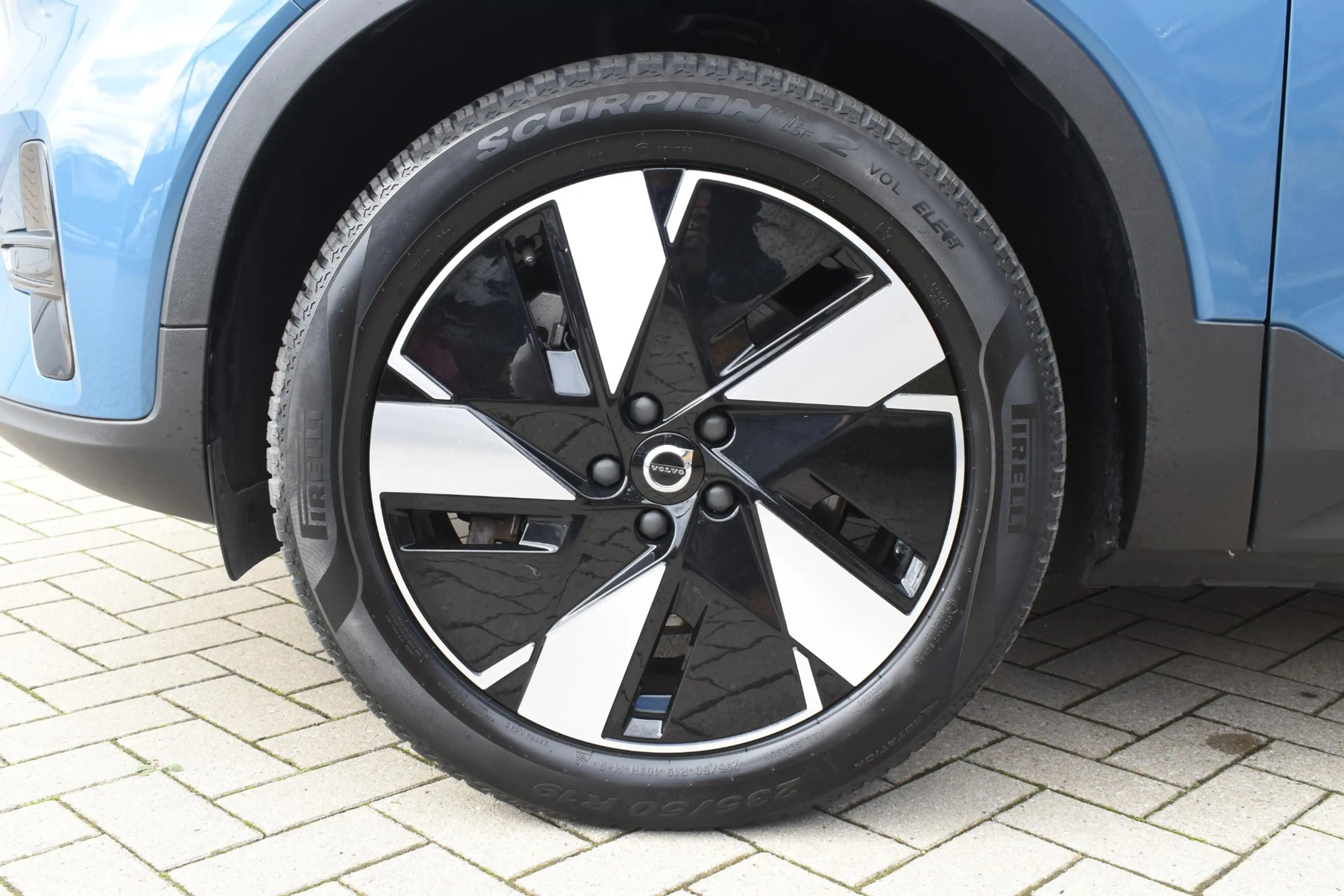 Volvo EX40 Single Motor Extended Range Plus 82 kWh / Adaptive — photo 44
