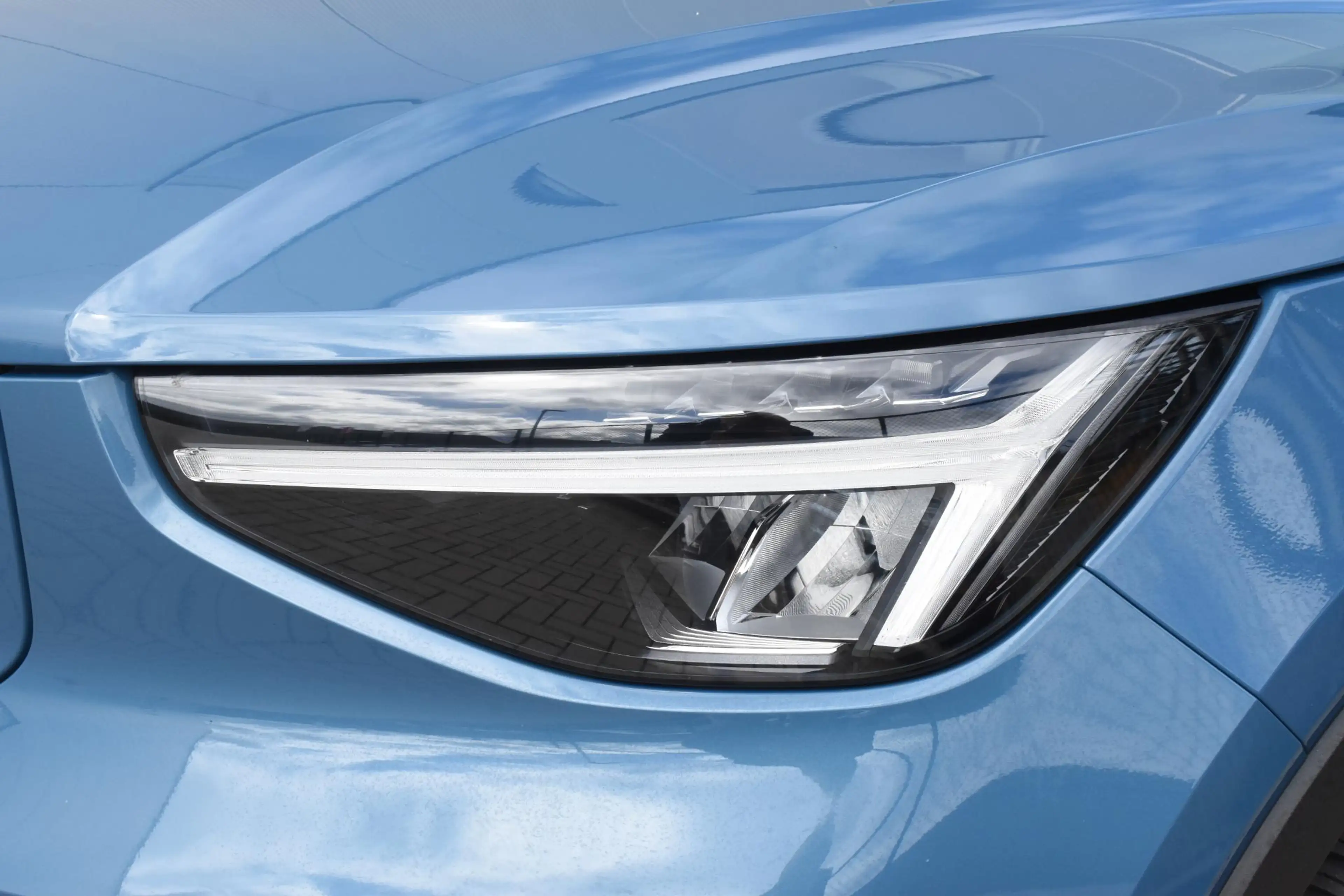 Volvo EX40 Single Motor Extended Range Plus 82 kWh / Adaptive — photo 45