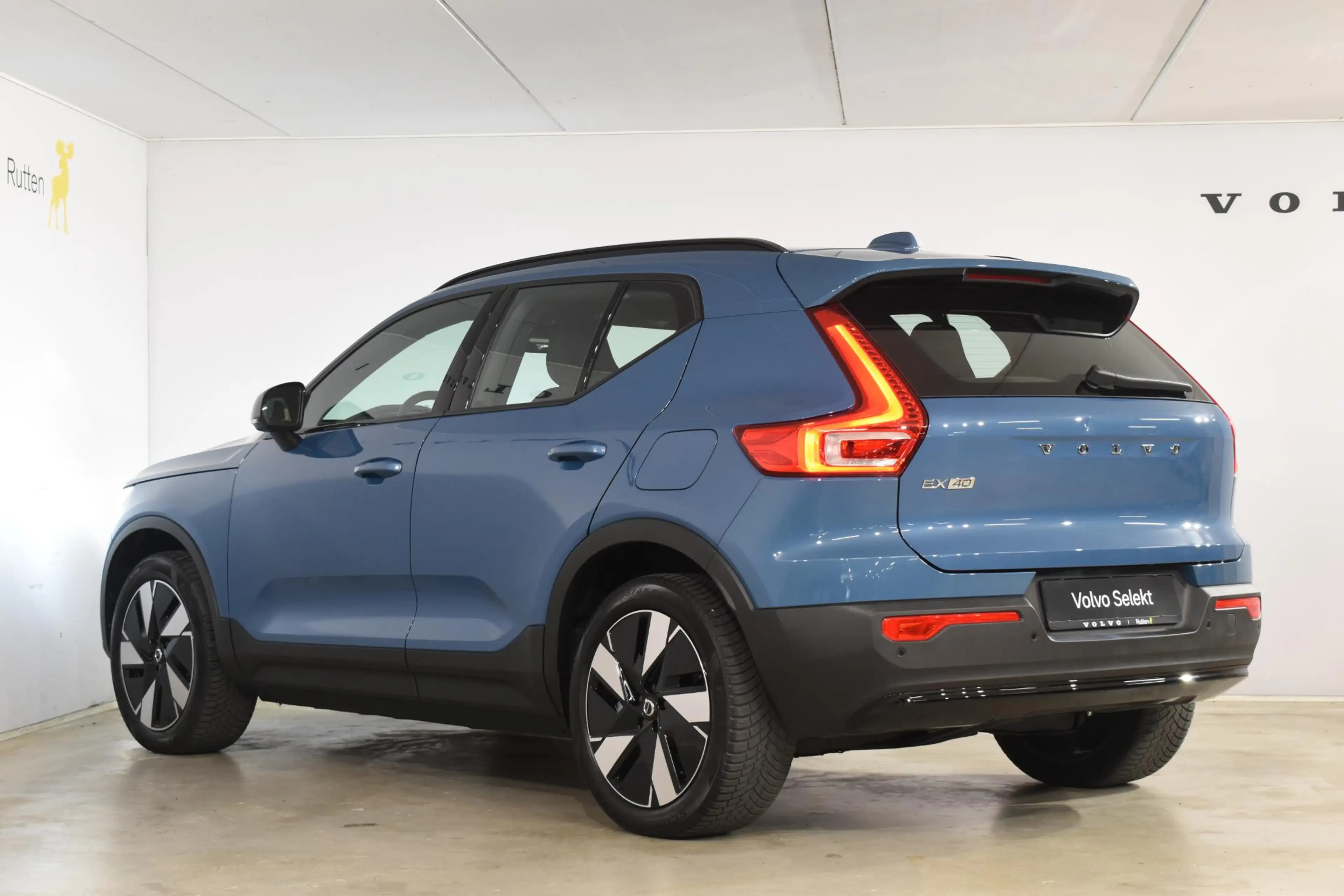 Volvo EX40 Single Motor Extended Range Plus 82 kWh / Adaptive — photo 4