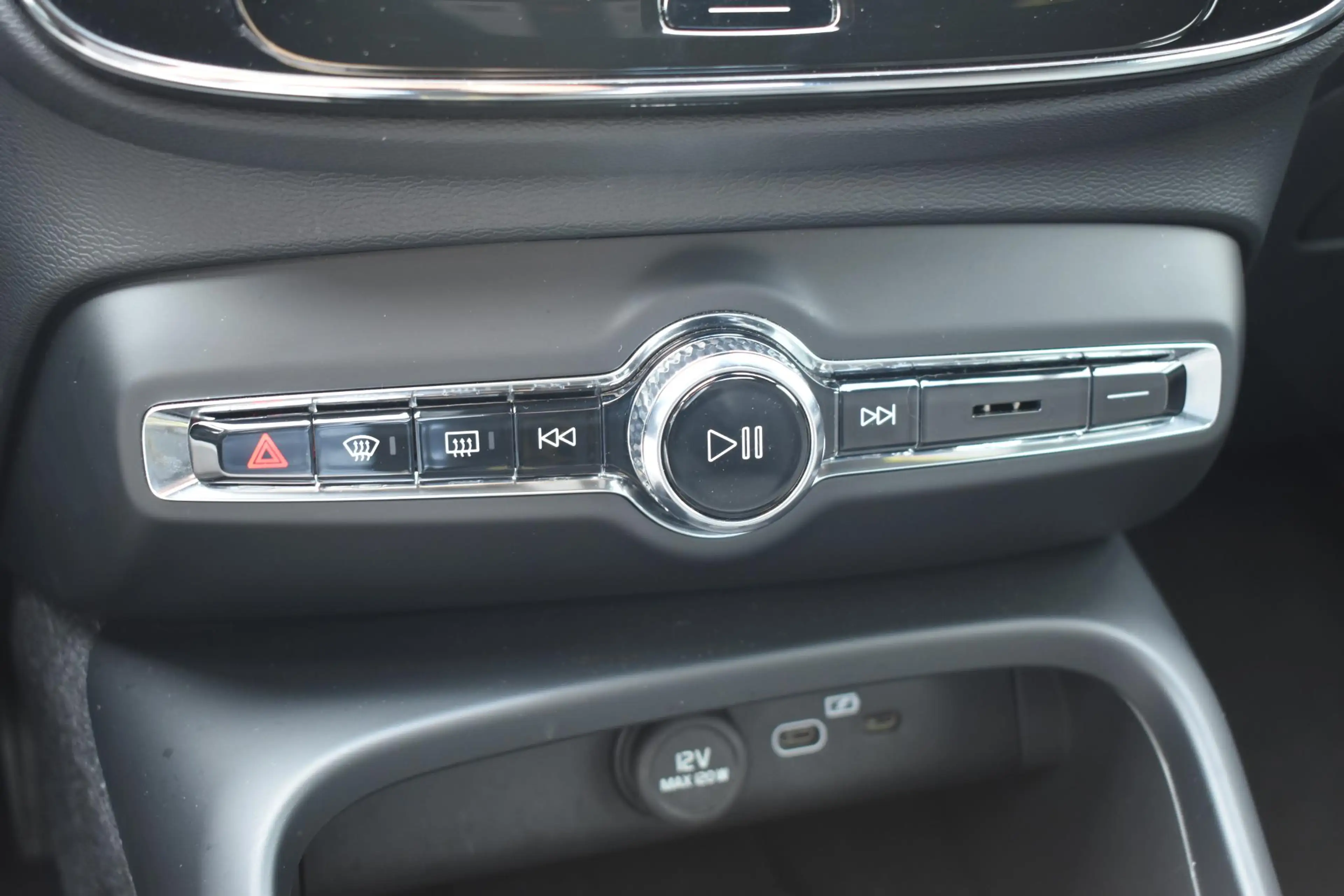 Volvo EX40 Single Motor Extended Range Plus 82 kWh / Adaptive — photo 35