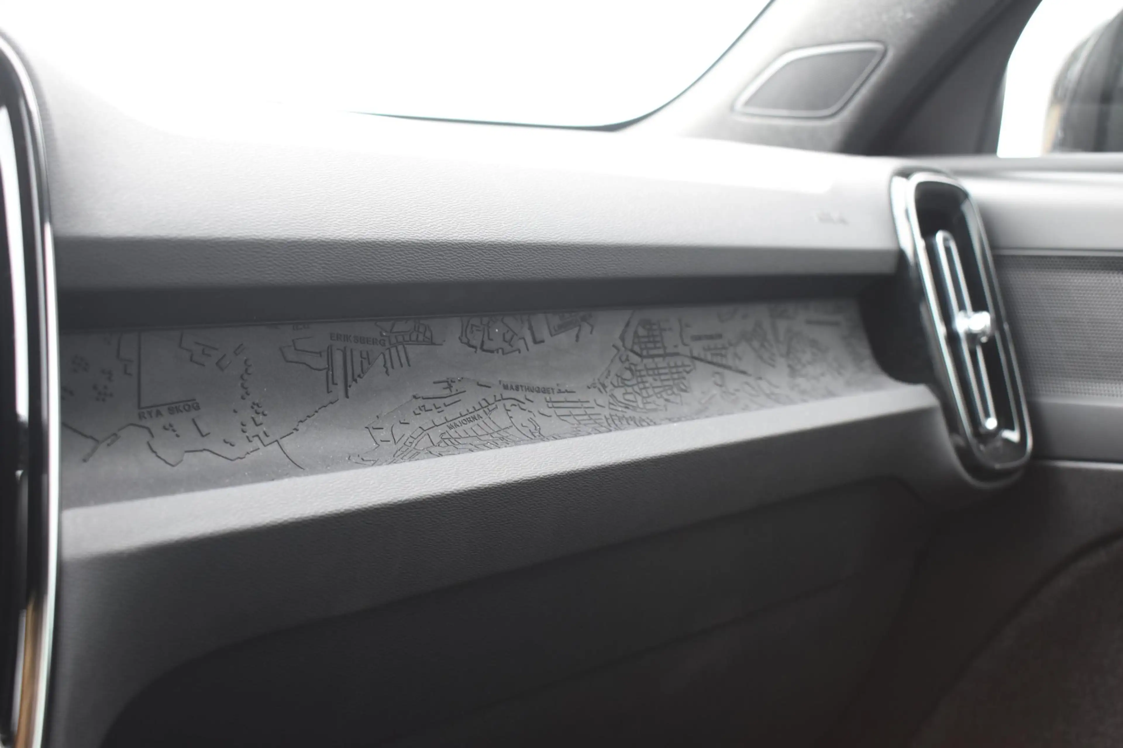 Volvo EX40 Single Motor Extended Range Plus 82 kWh / Adaptive — photo 39