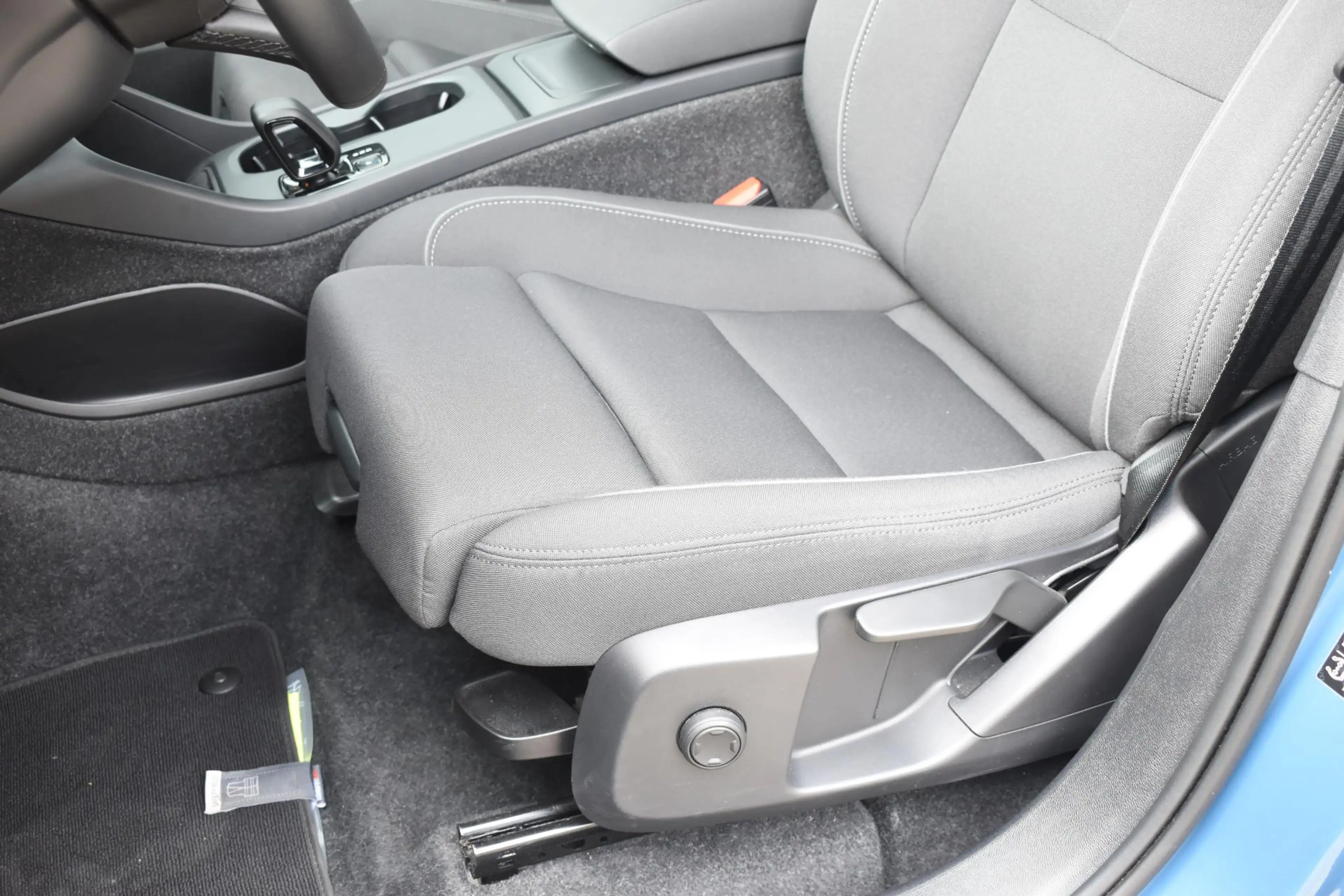 Volvo EX40 Single Motor Extended Range Plus 82 kWh / Adaptive — photo 13