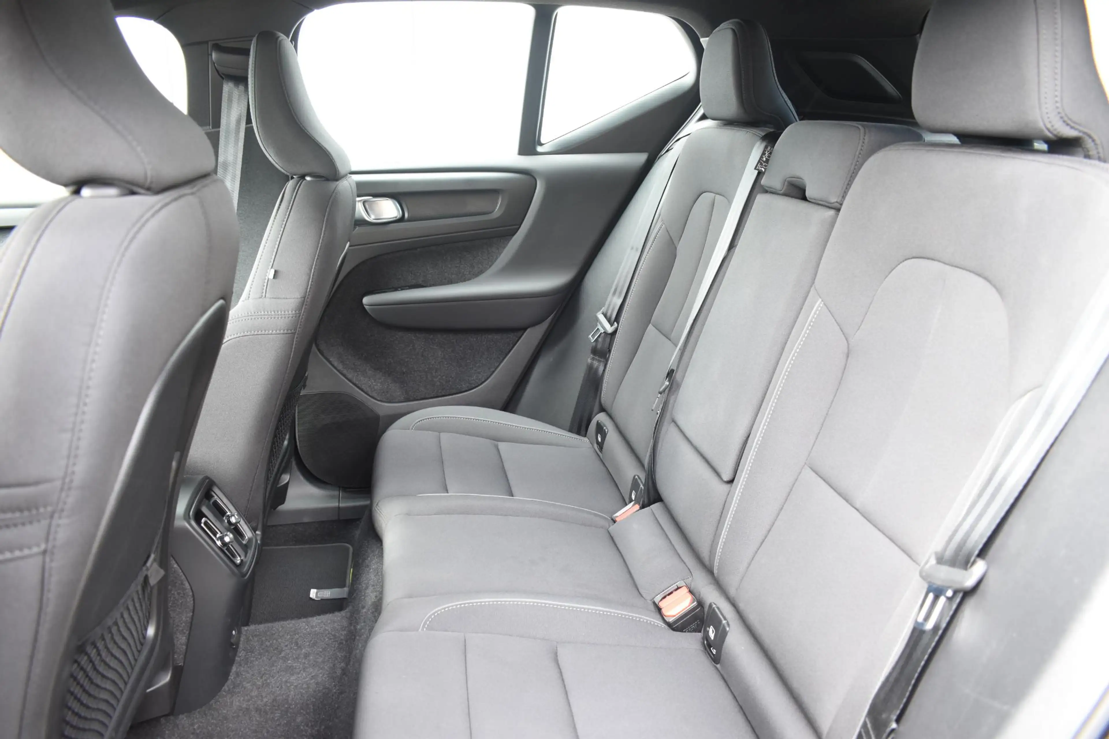 Volvo EX40 Single Motor Extended Range Plus 82 kWh / Adaptive — photo 24