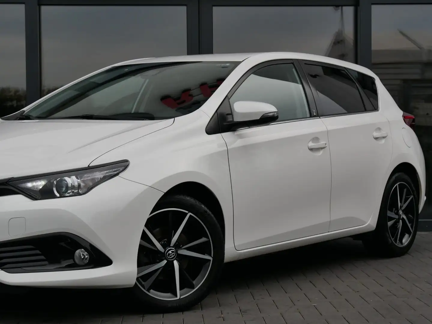 Toyota Auris Team D TEMPO NAVI Sitzhzg. Weiß - 2