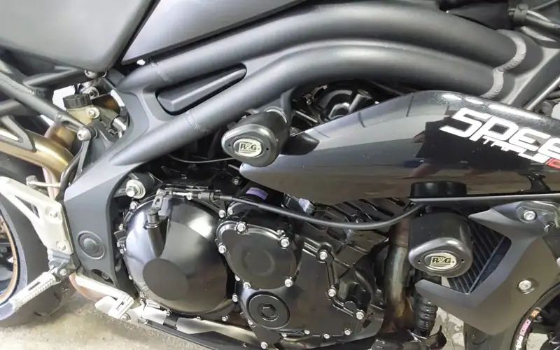 Triumph Speed Triple 1050 - foto 8