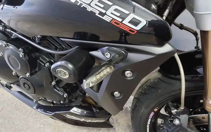 Triumph Speed Triple 1050 - foto 6