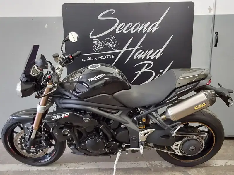 Triumph Speed Triple 1050 - foto 3