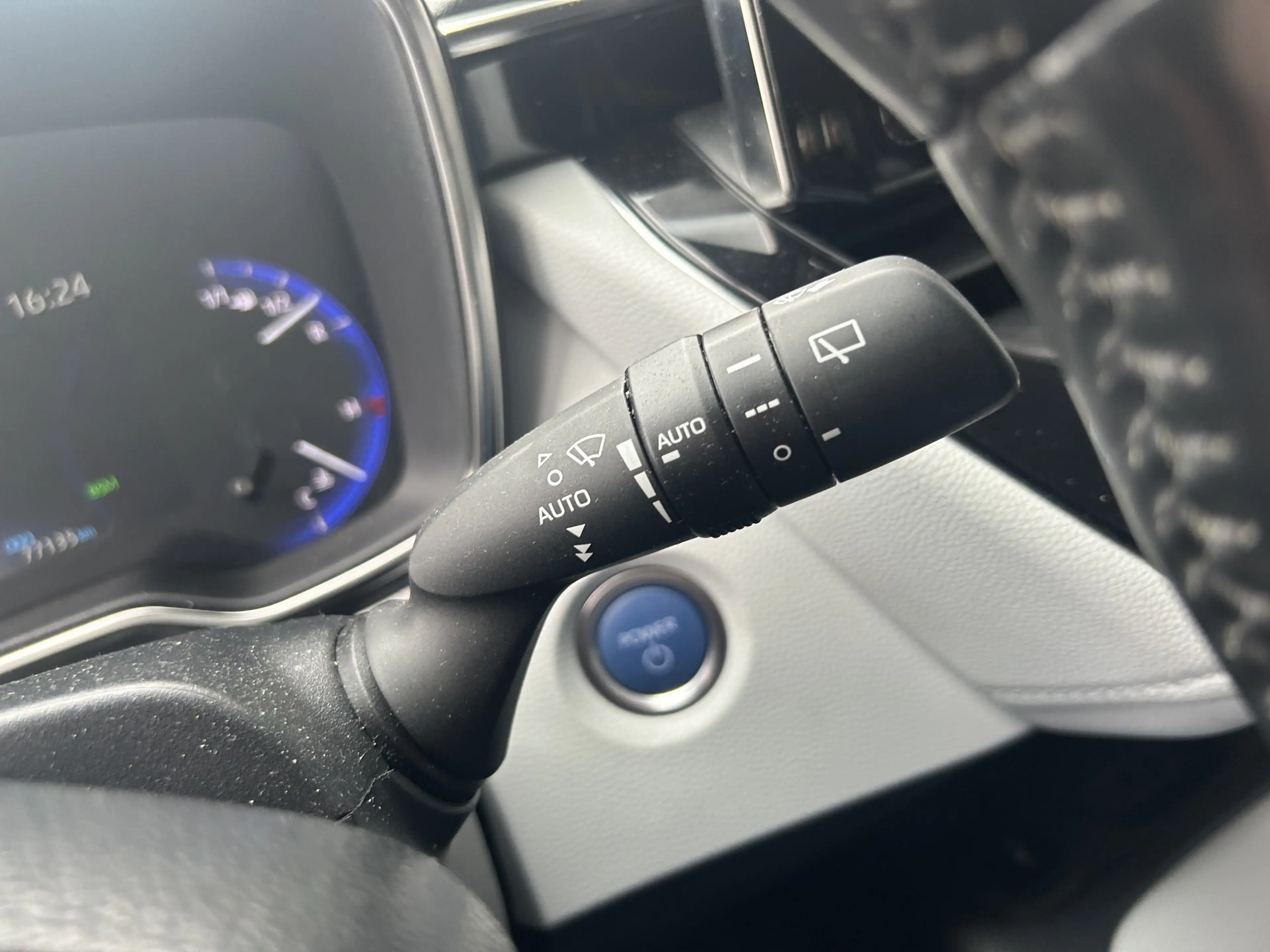 Toyota Corolla Touring Sports 1.8 Hybrid Executive // FULL LED // — photo 13