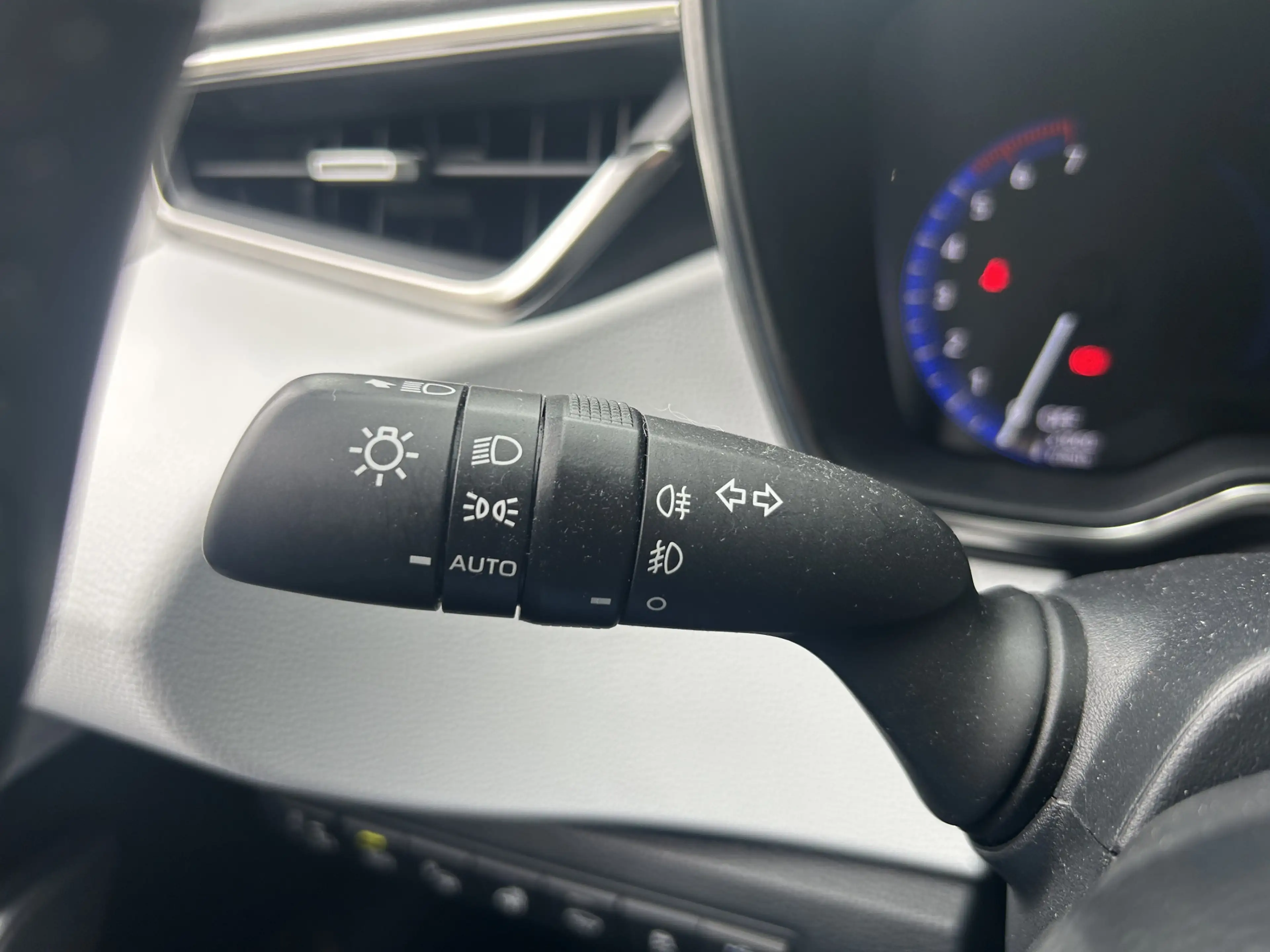 Toyota Corolla Touring Sports 1.8 Hybrid Executive // FULL LED // — photo 12