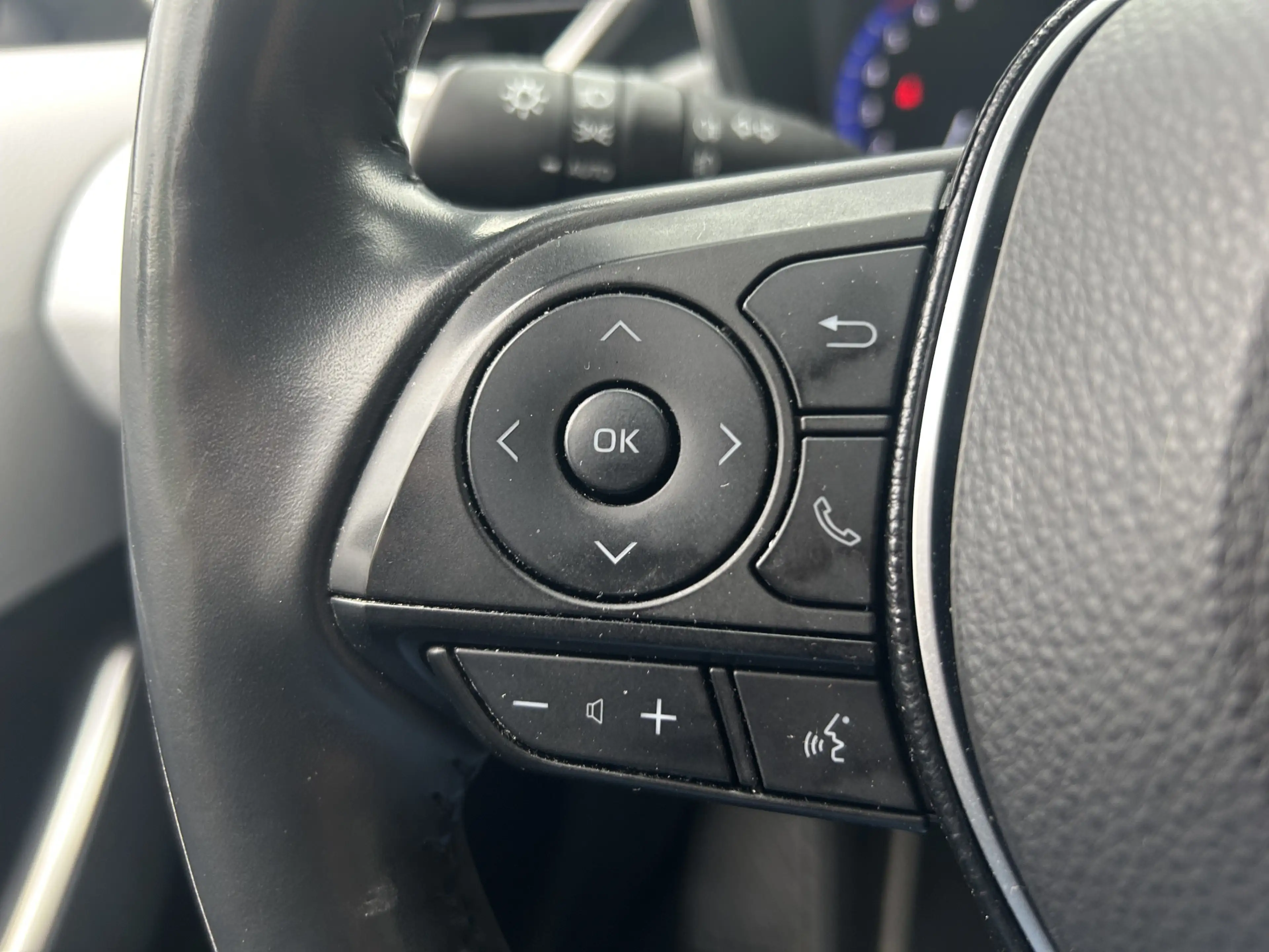 Toyota Corolla Touring Sports 1.8 Hybrid Executive // FULL LED // — photo 10