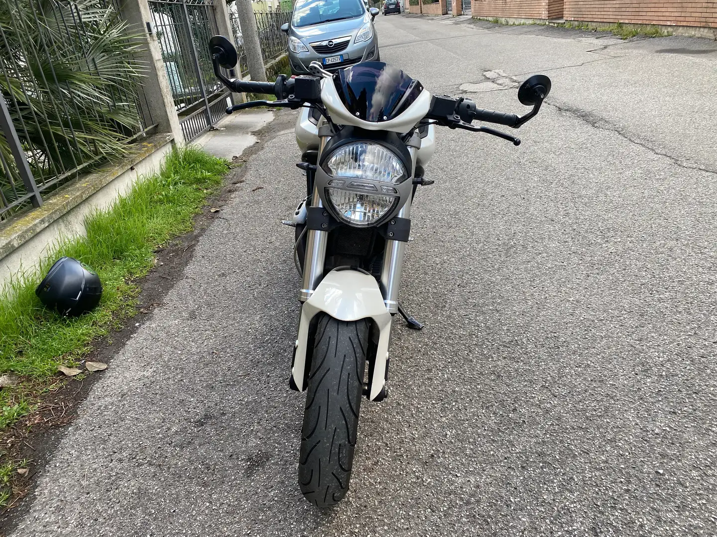 Ducati Monster 696 Weiß - 2