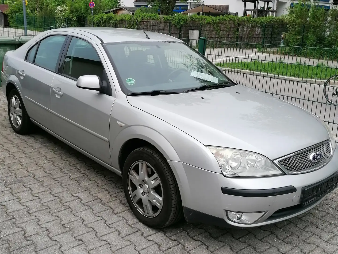 Ford Mondeo Mondeo Fließheck 1.8 Trend SCI Silber - 1