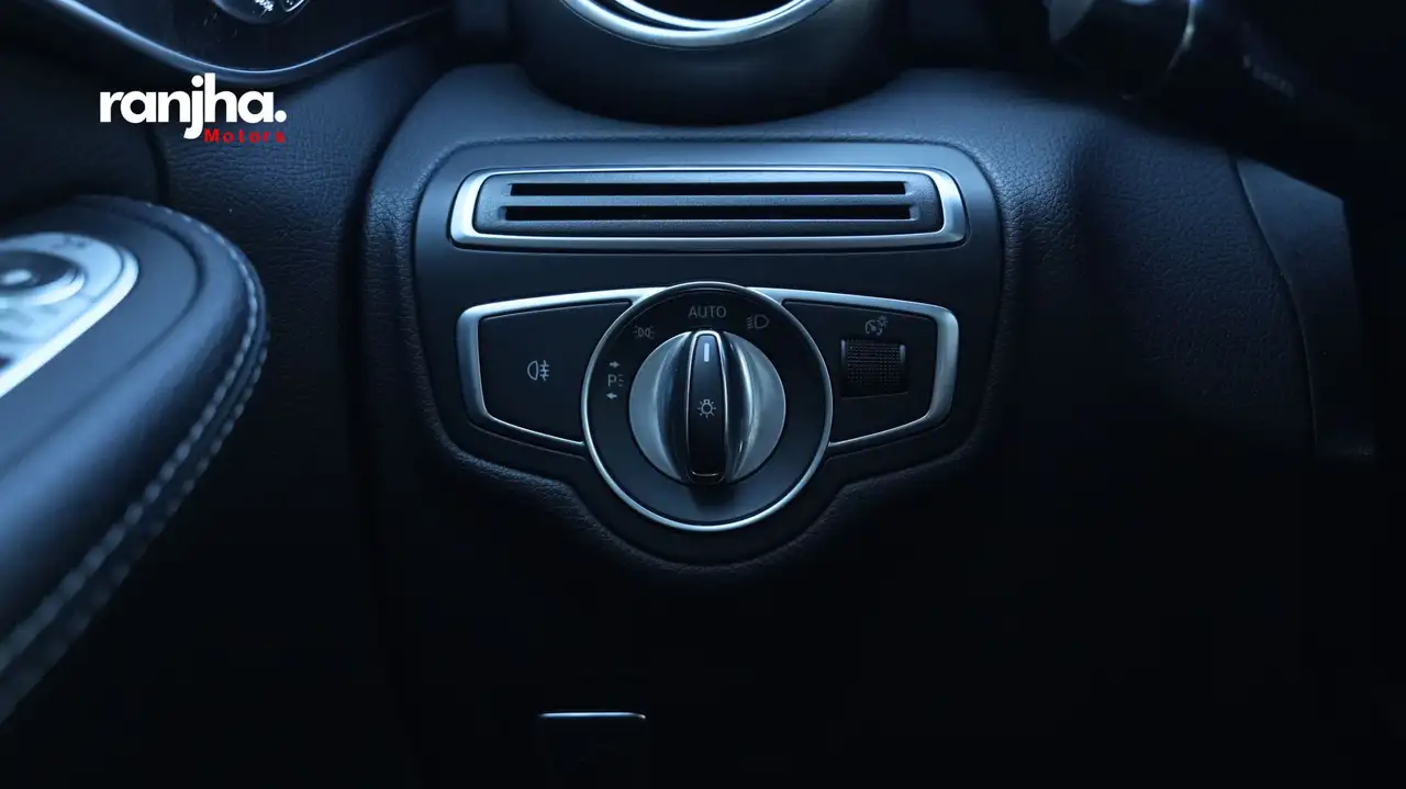 Mercedes-Benz C-Class снимка Mercedes-Benz C-Class