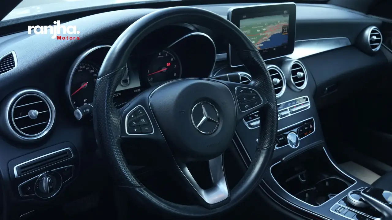 Mercedes-Benz C-Class снимка Mercedes-Benz C-Class