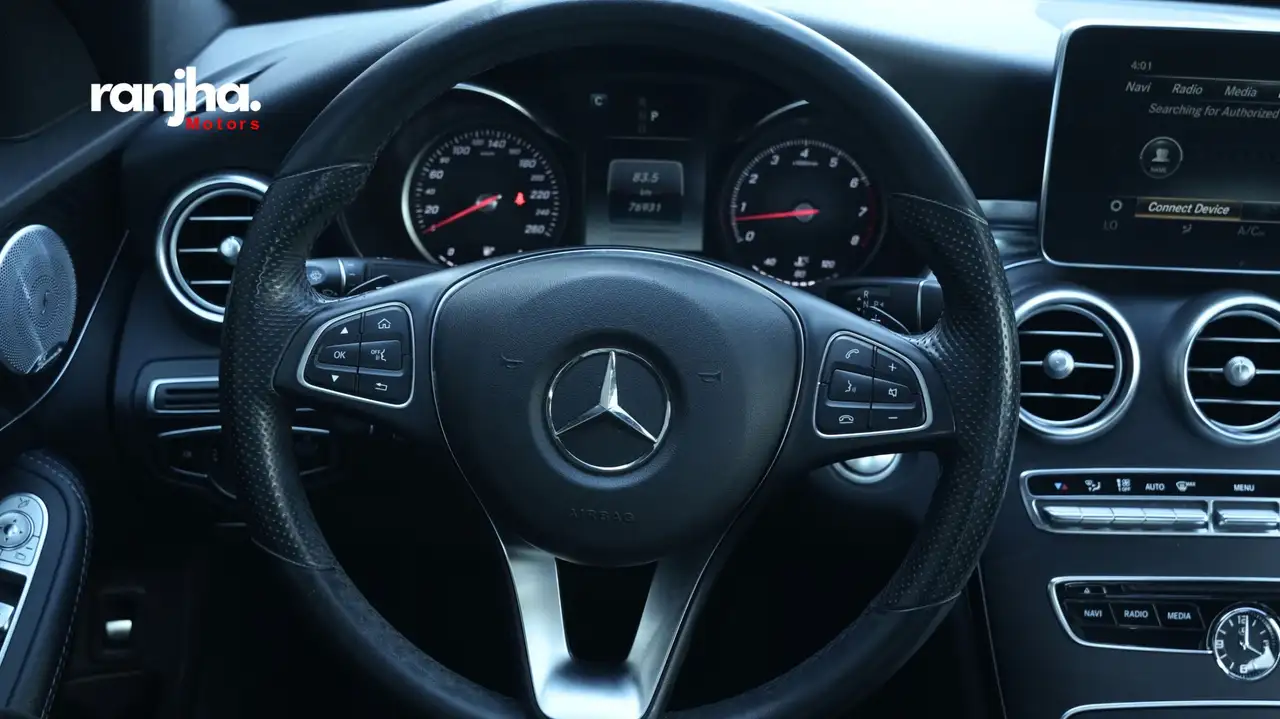 Mercedes-Benz C-Class снимка Mercedes-Benz C-Class