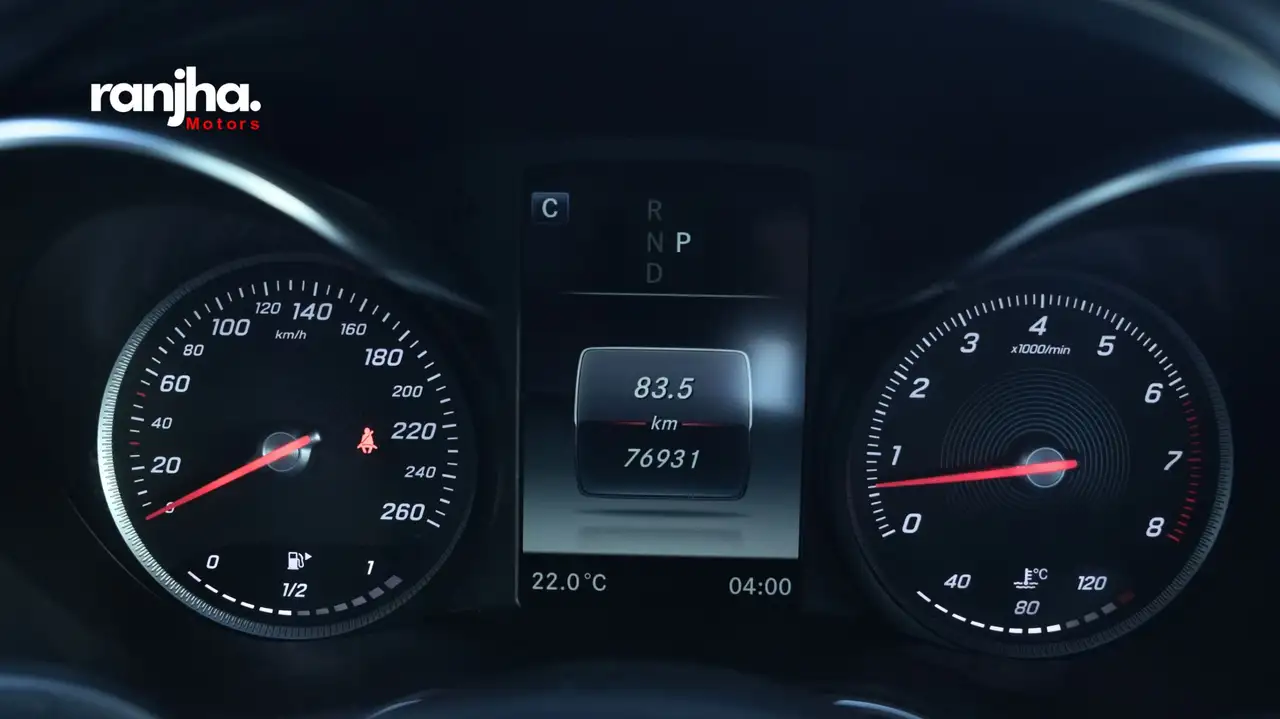 Mercedes-Benz C-Class снимка Mercedes-Benz C-Class
