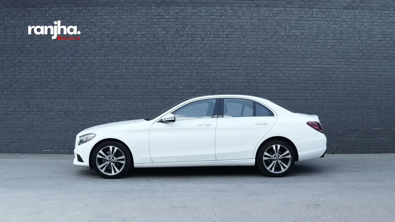 Mercedes-Benz C-Class снимка Mercedes-Benz C-Class