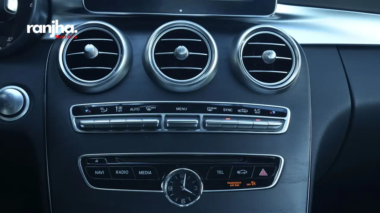 Mercedes-Benz C-Class снимка Mercedes-Benz C-Class