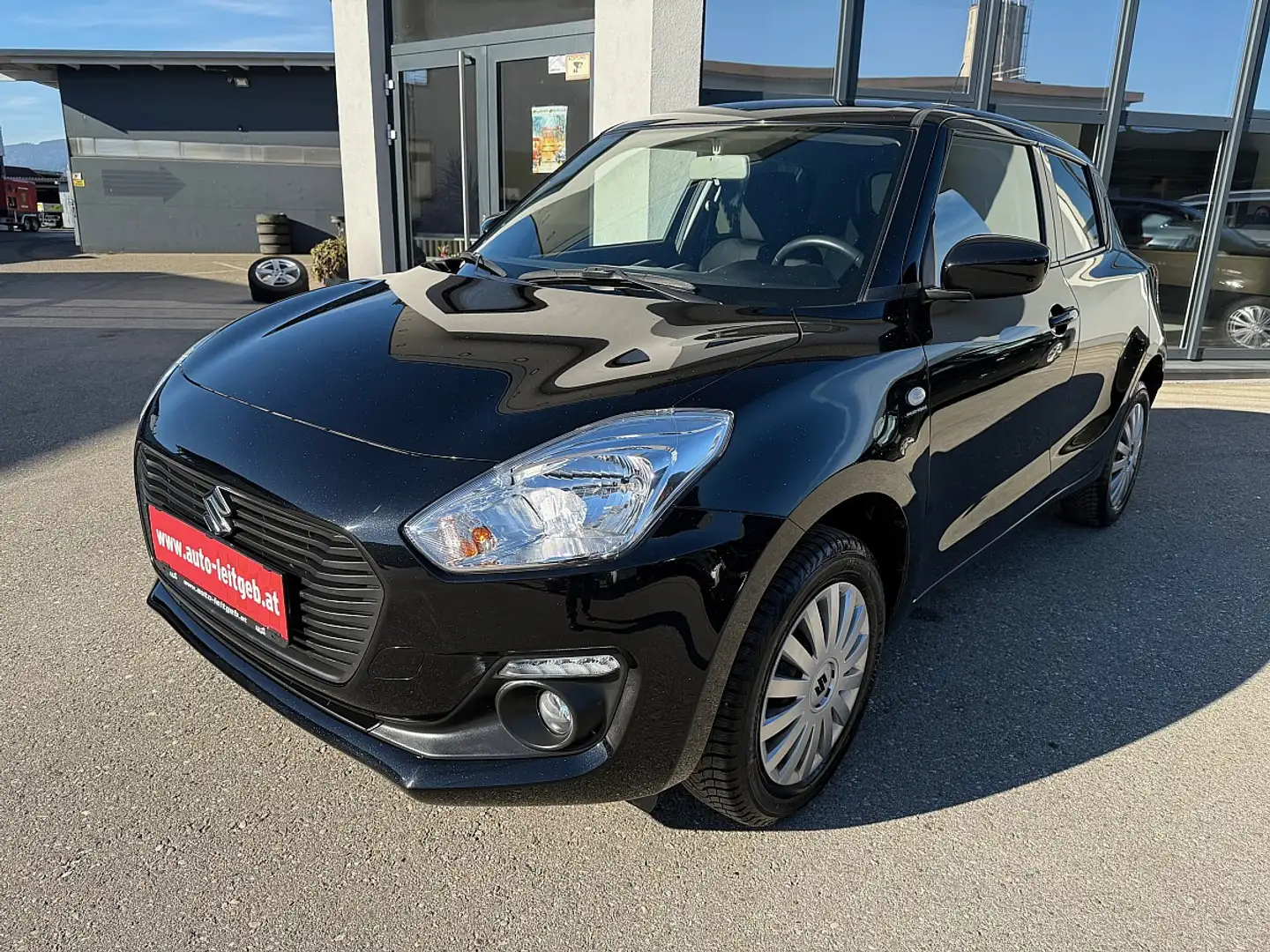 Suzuki Swift 1,2 DualJet Allgrip Shine Negro - 1