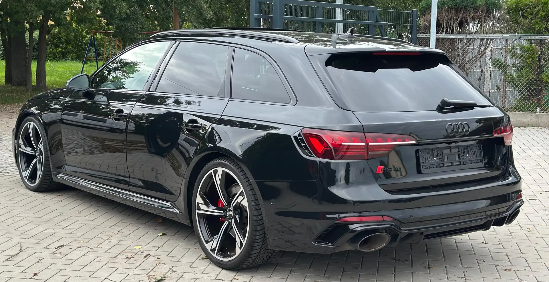 Audi RS4 RS4 Avant 2.9 TFSI Quattro Pano*ACC*Matrix*Keramik Schwarz - 2