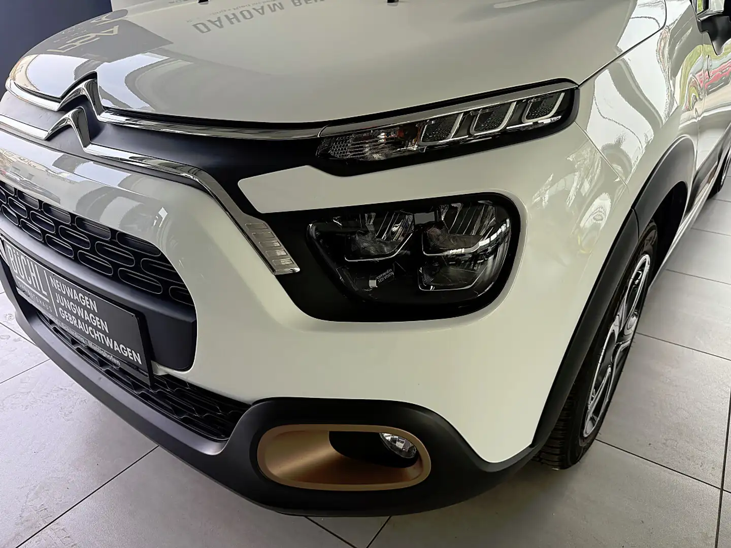 Citroen C3 PureTech 83 S&S 5-Gang-Manuell C-Series Weiß - 2