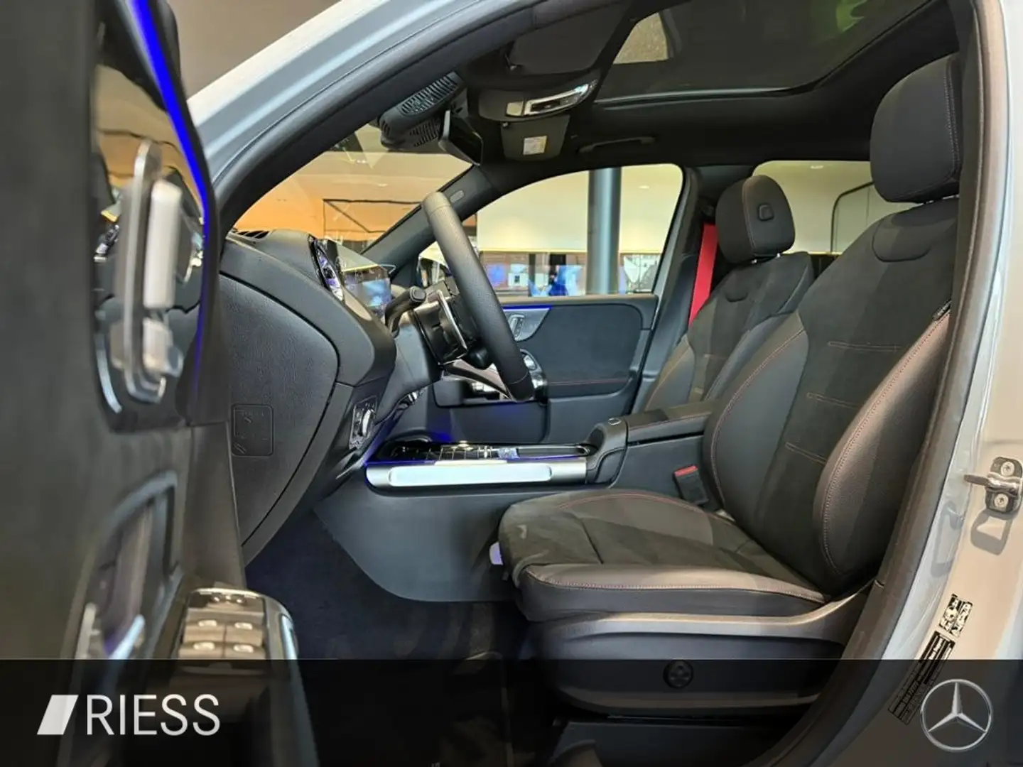 Mercedes-Benz GLB 35 AMG PANO+AHK+HUD+DISTR+MULTIB+KEYL+7SITZE Grau - 2