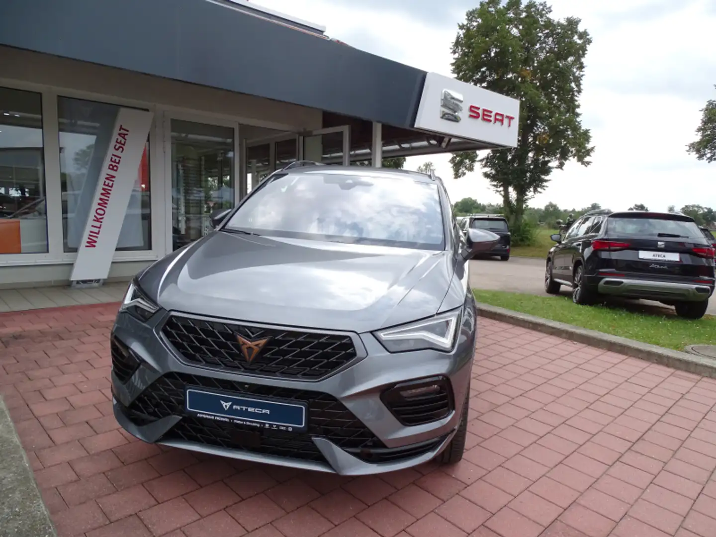 CUPRA Ateca Ateca VZ 2.0 TSI 4Drive DSG 300PS AHK Navi ACC Tot Grau - 2