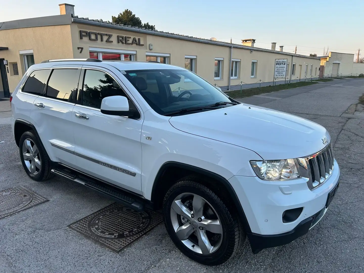 Jeep Grand Cherokee 3,0 Overland Schwarz - 1