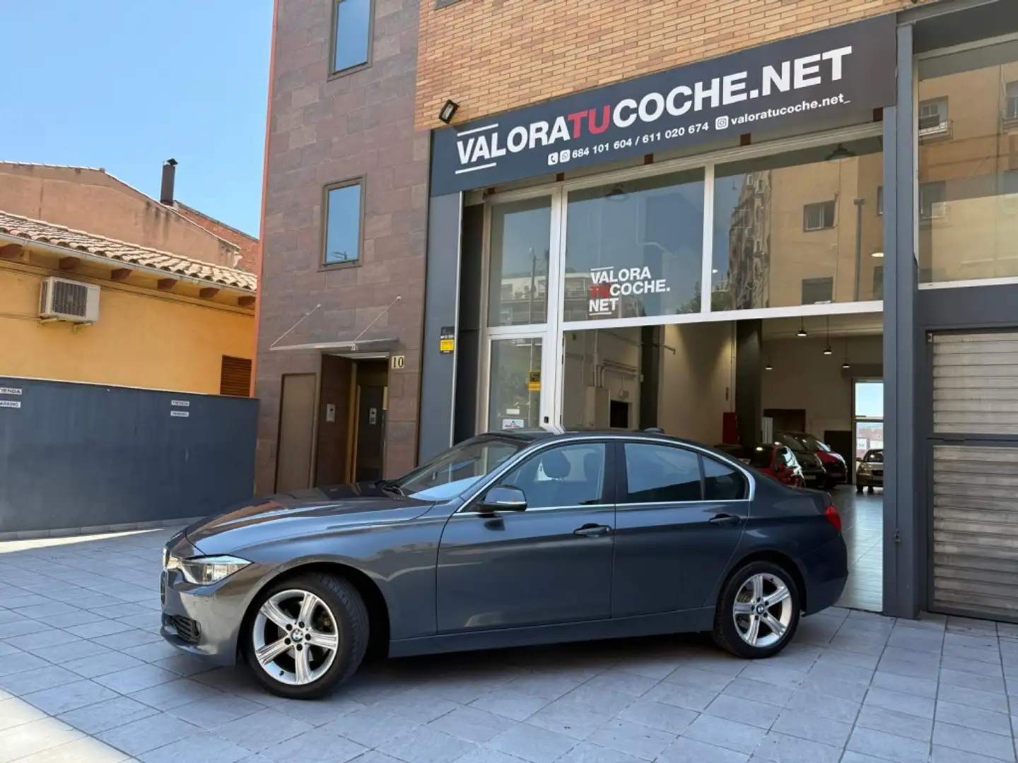 BMW 320 320dA Essential Edition Gris - 2