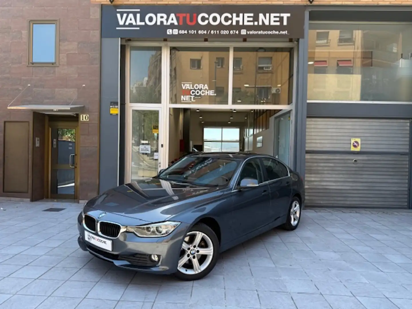 BMW 320 320dA Essential Edition Gris - 1