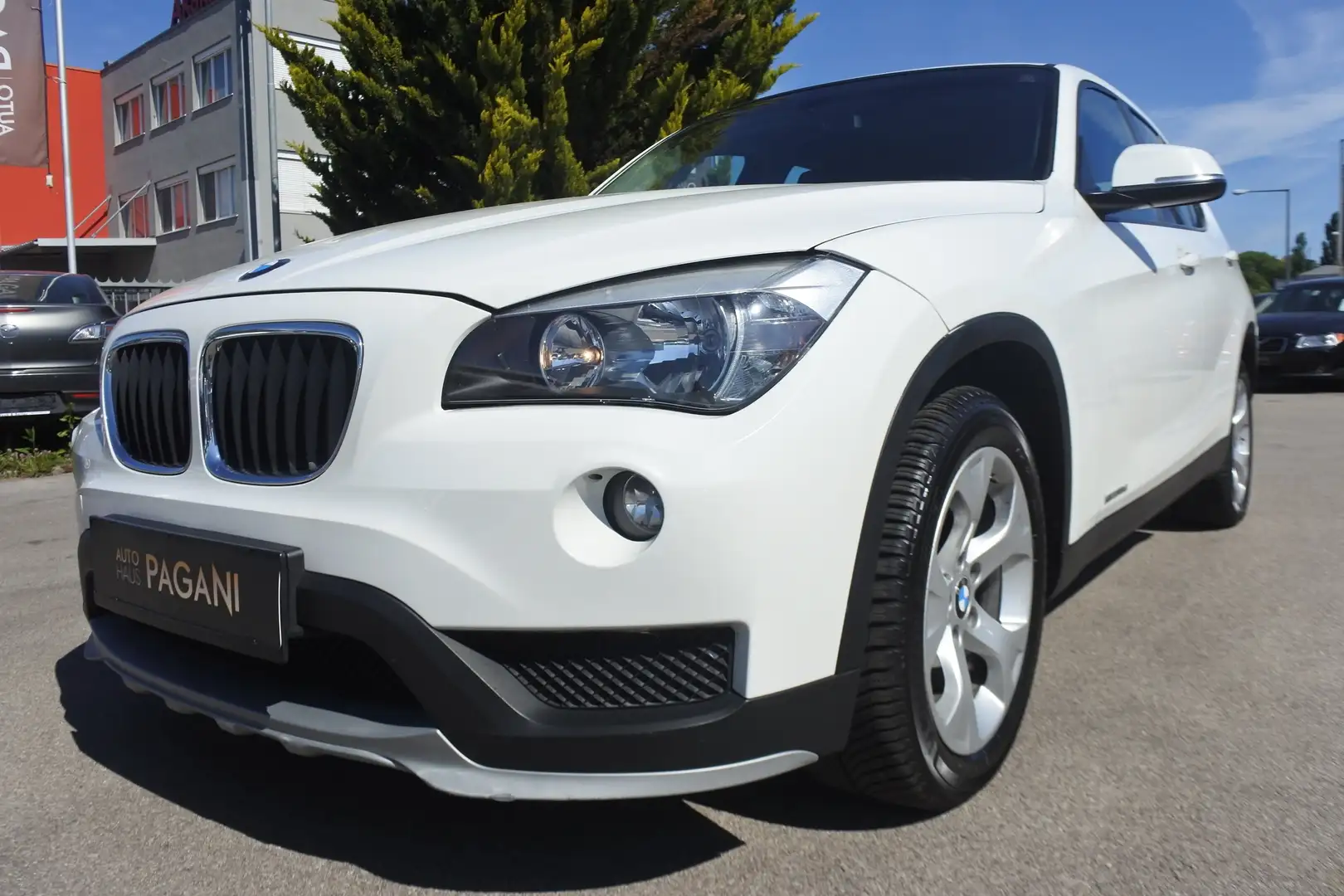 BMW X1 X1 sDrive16d Österreich-Paket Aut. Weiß - 1